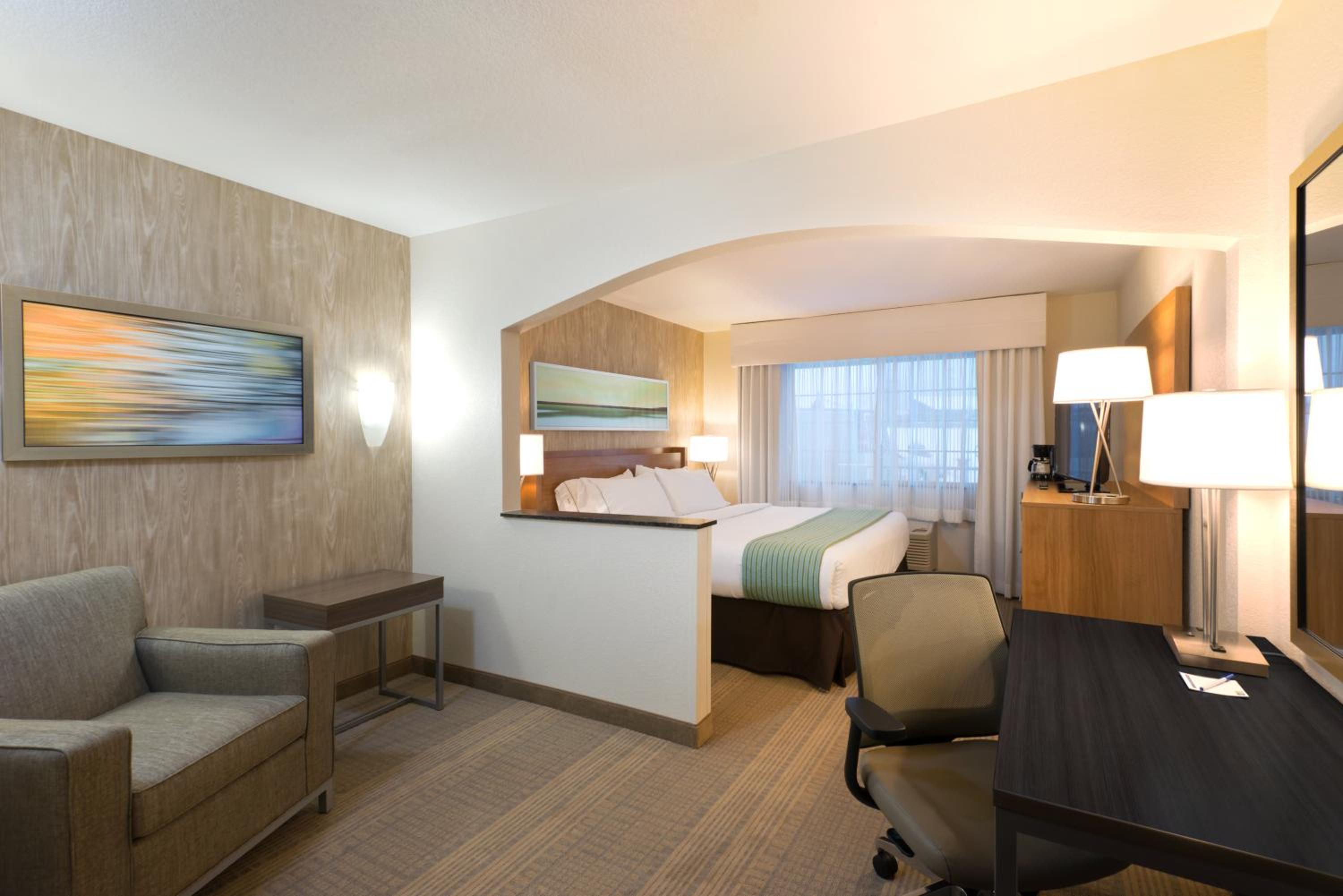 Suite - Hearing Accessible - Non-Smoking - Photo 3
