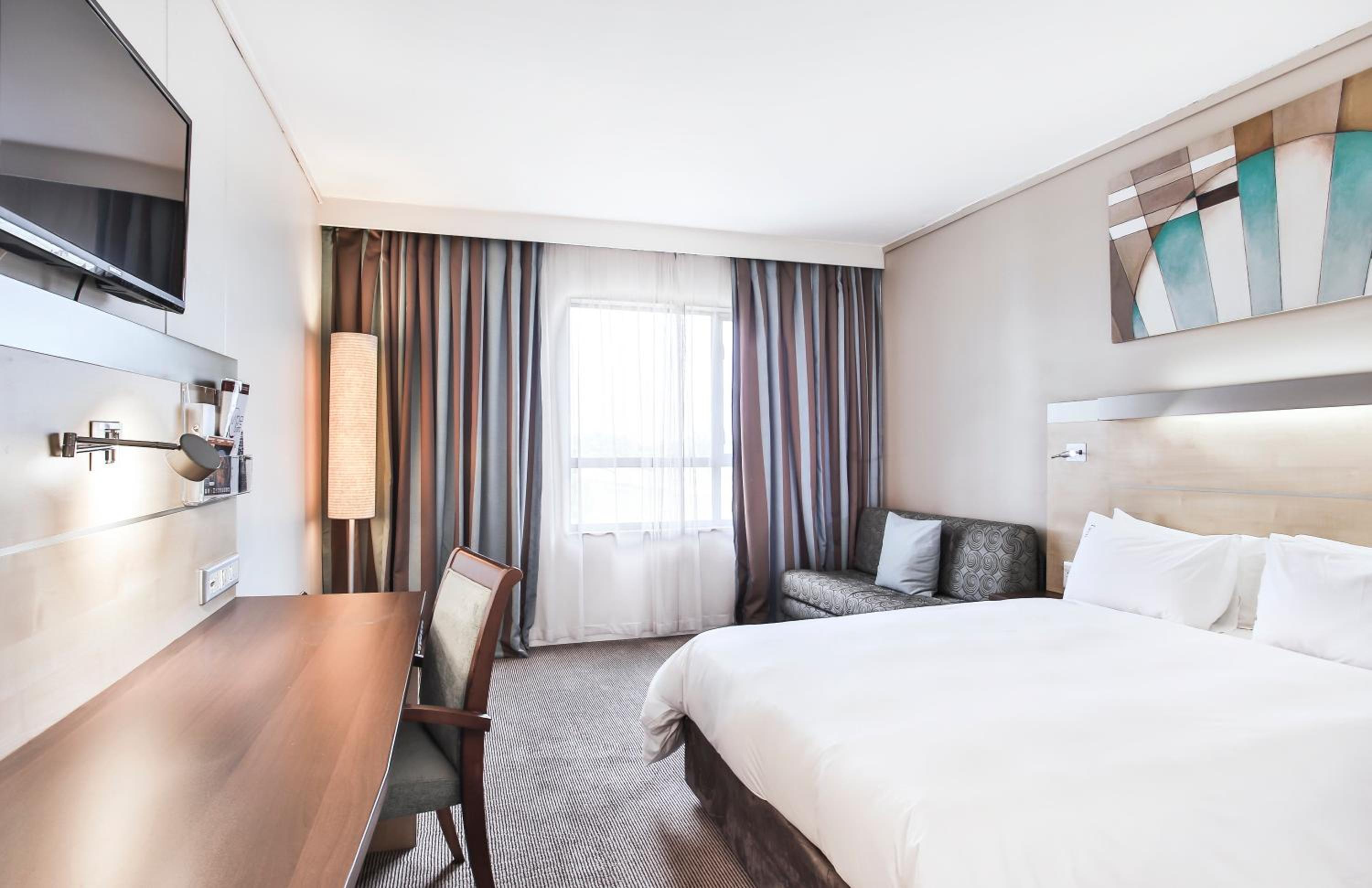 Double Room with Sofa Bed - Photo 9