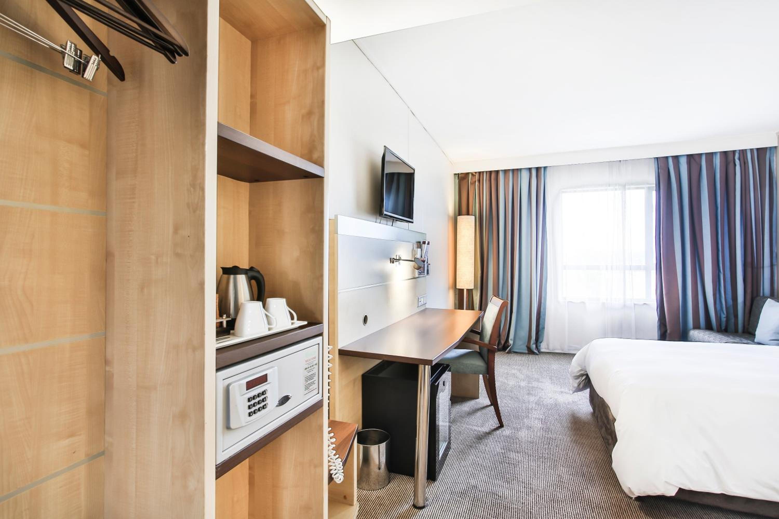 Double Room with Sofa Bed - Photo 7