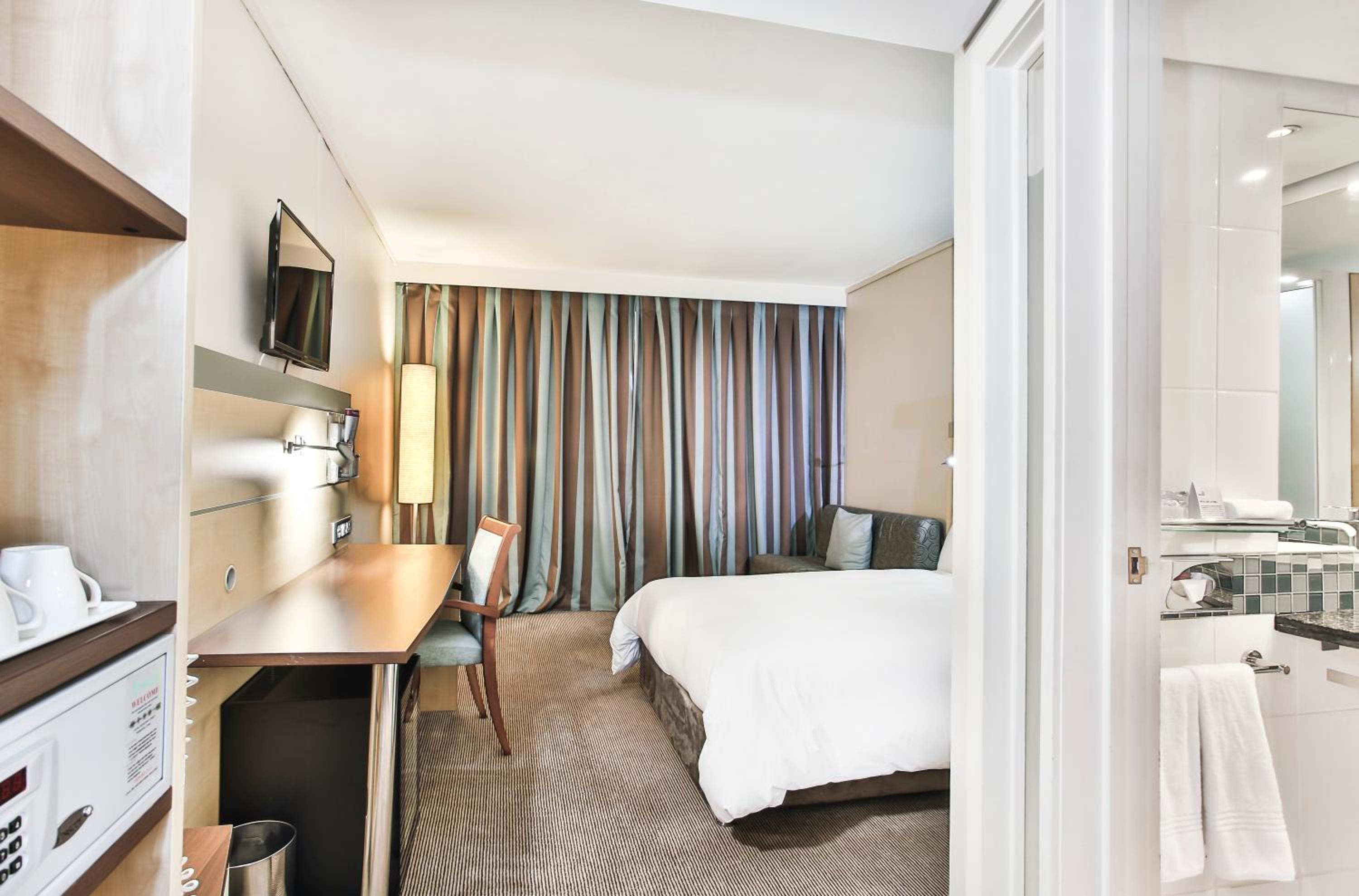 Double Room with Sofa Bed - Photo 1