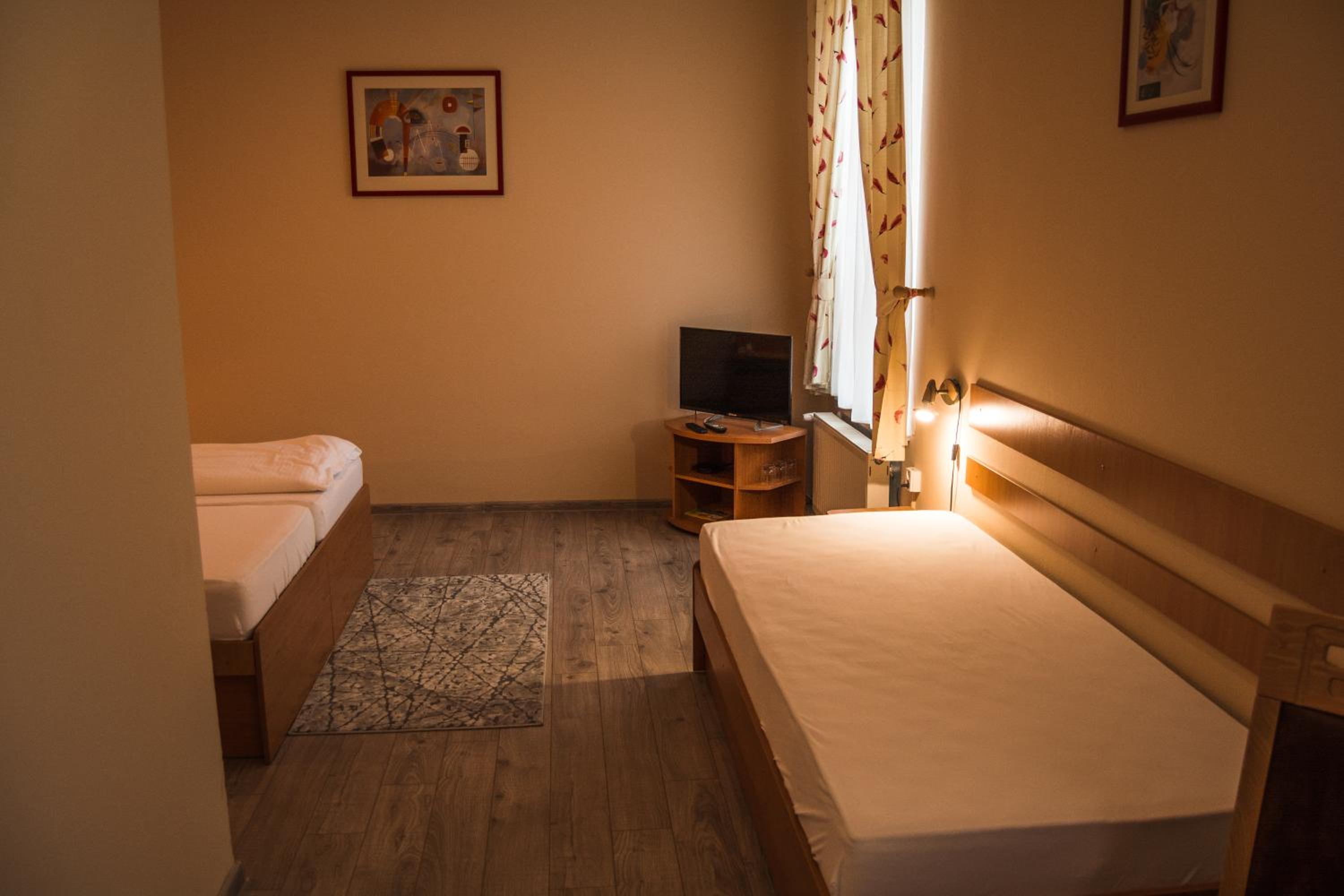 Double Room - Photo 6