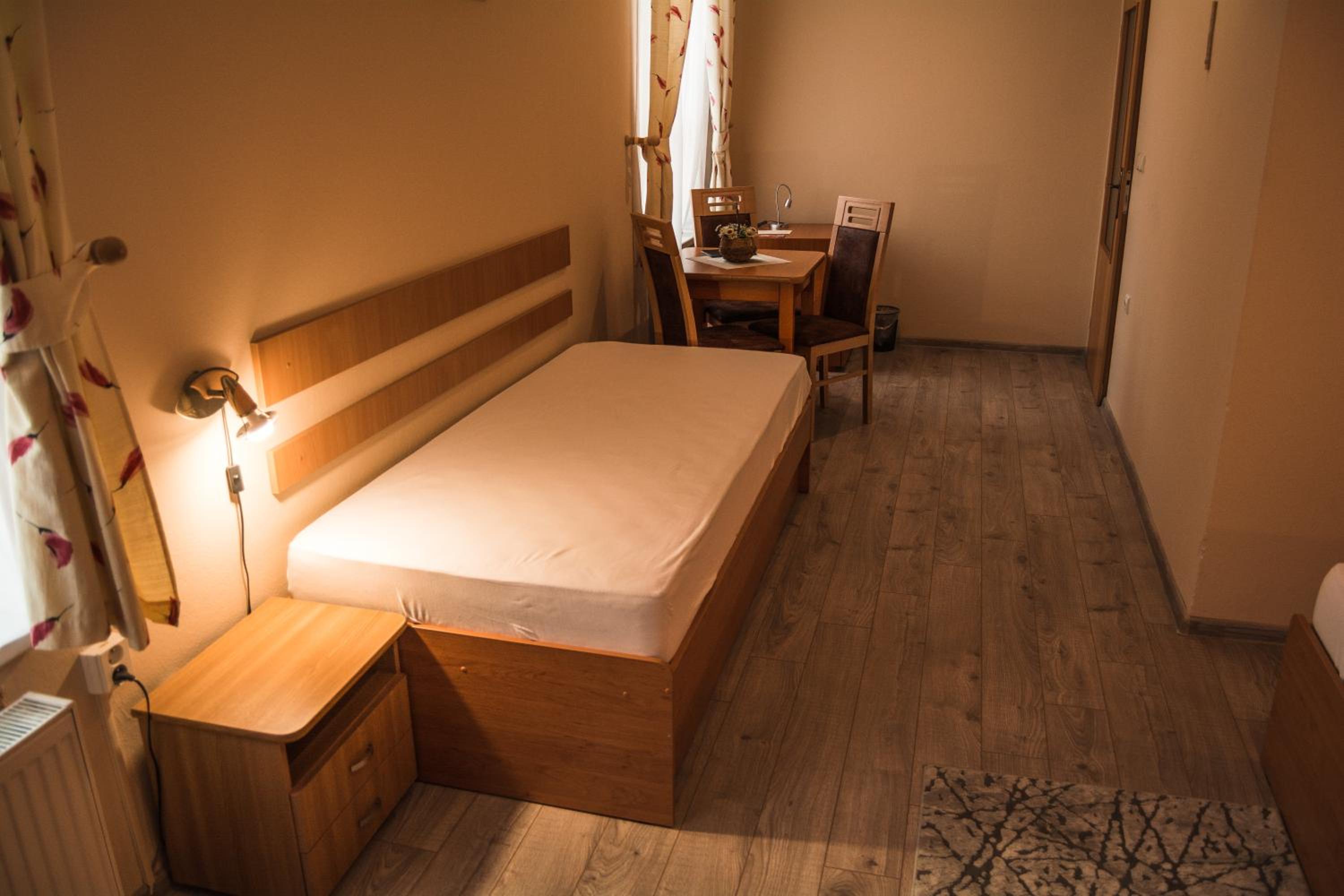 Double Room - Photo 7