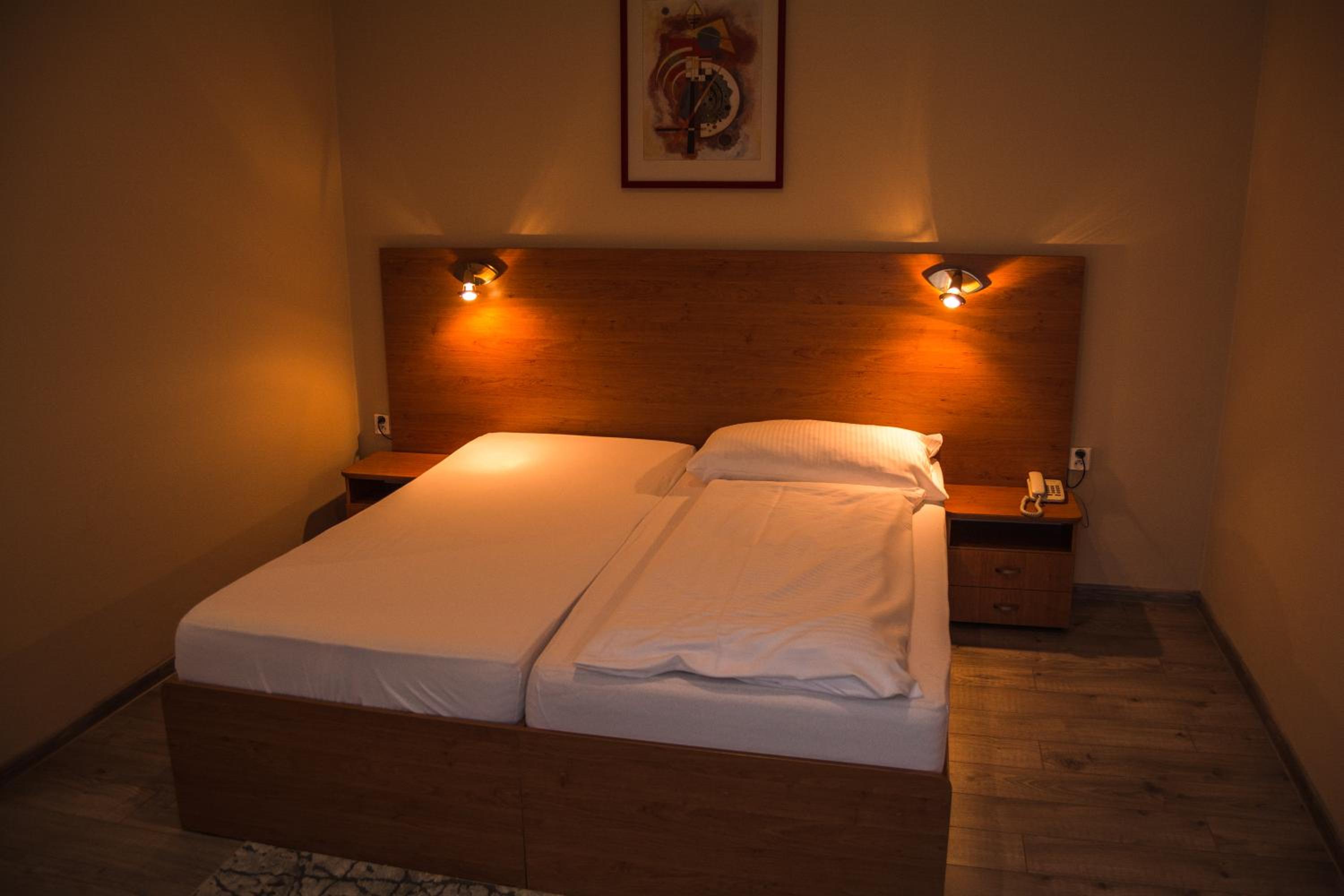 Double Room - Photo 8