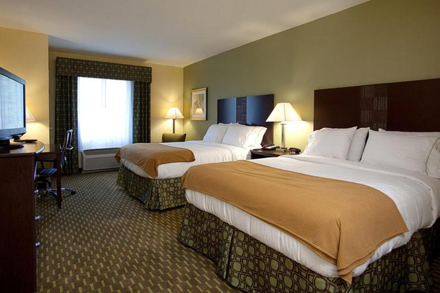 Standard Room with Two Queen Beds