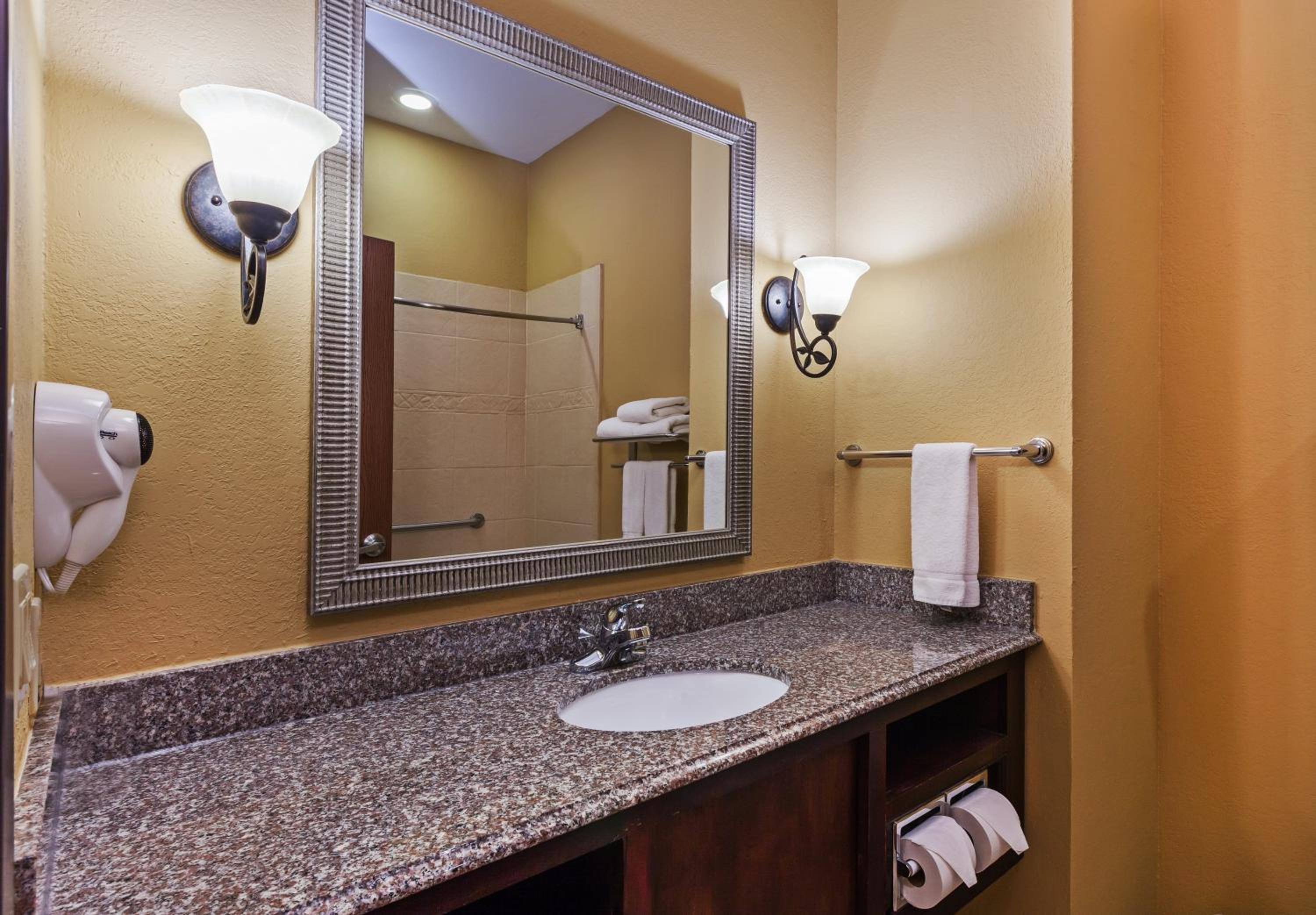 Standard King Room - Photo 4