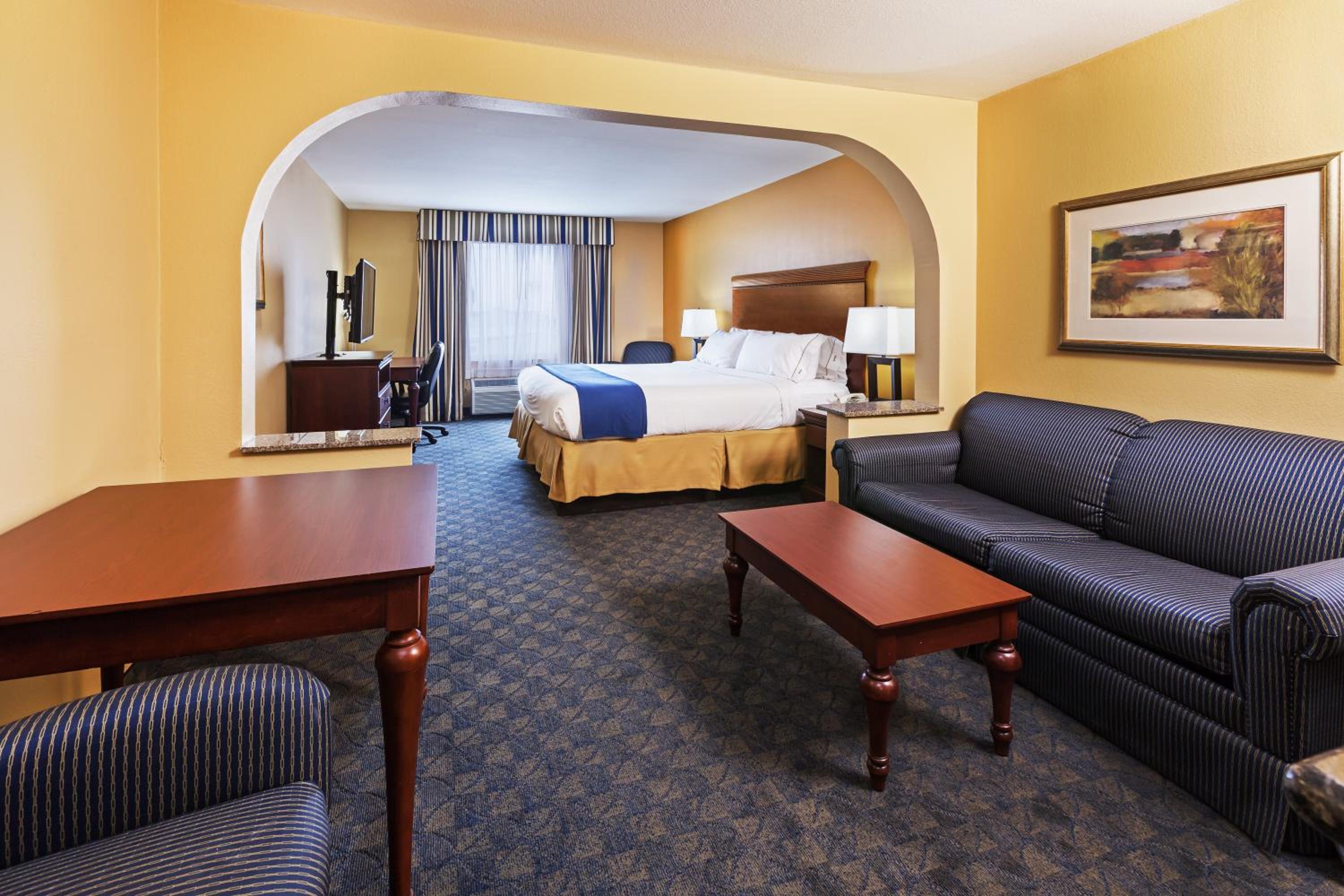 Standard King Room - Photo 3