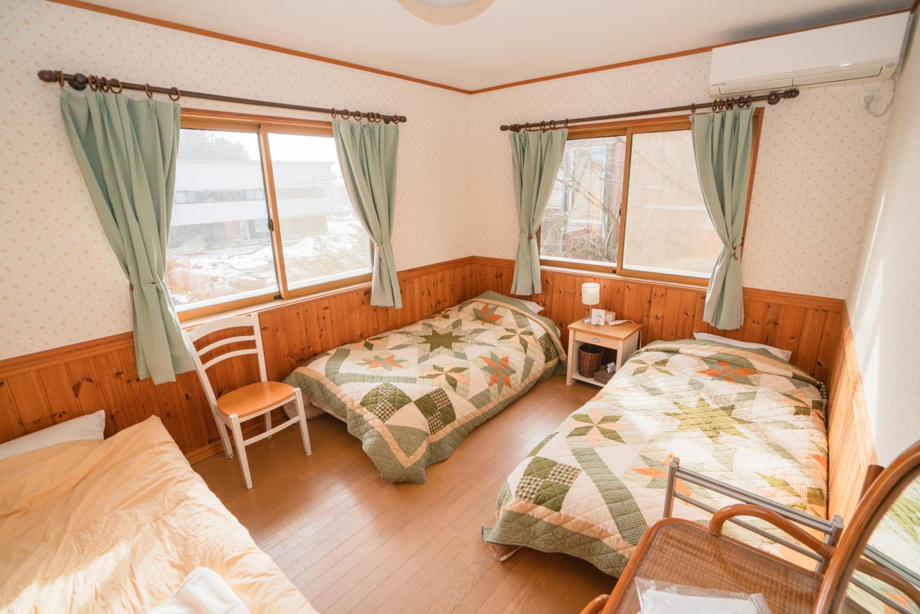 Twin Room with Extra Bed photo 1