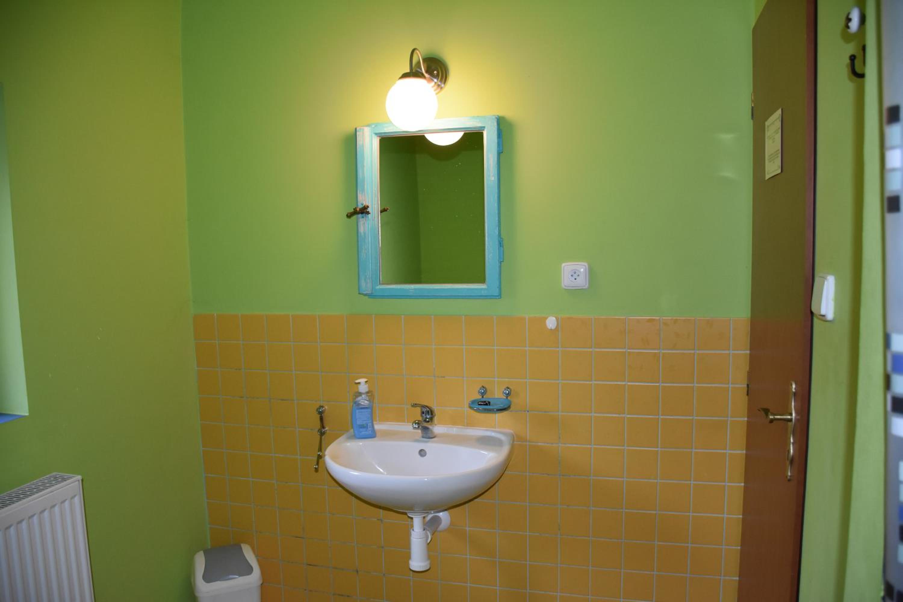 Family Room with Private Bathroom photo 2