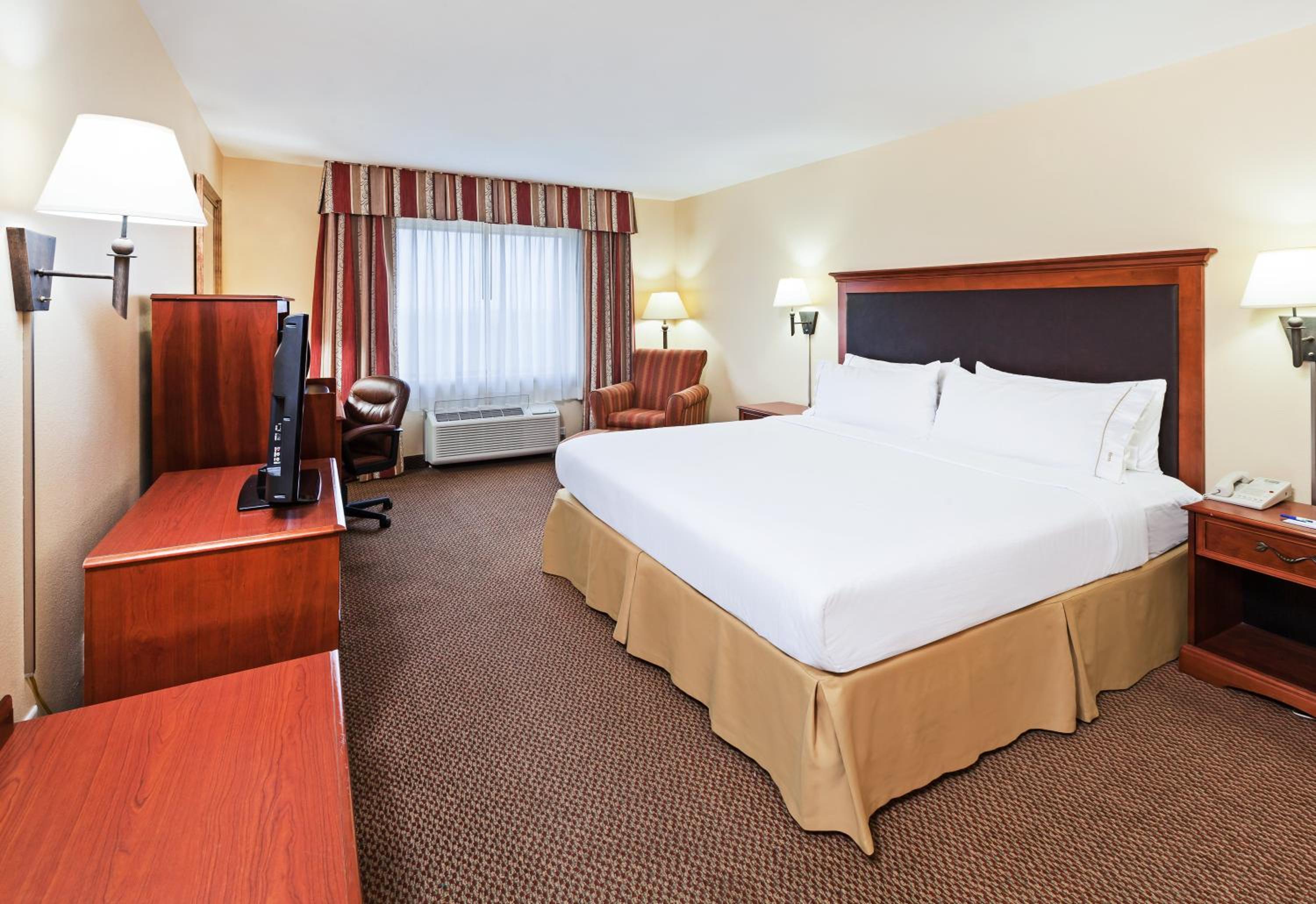 Standard King Room - Photo 2