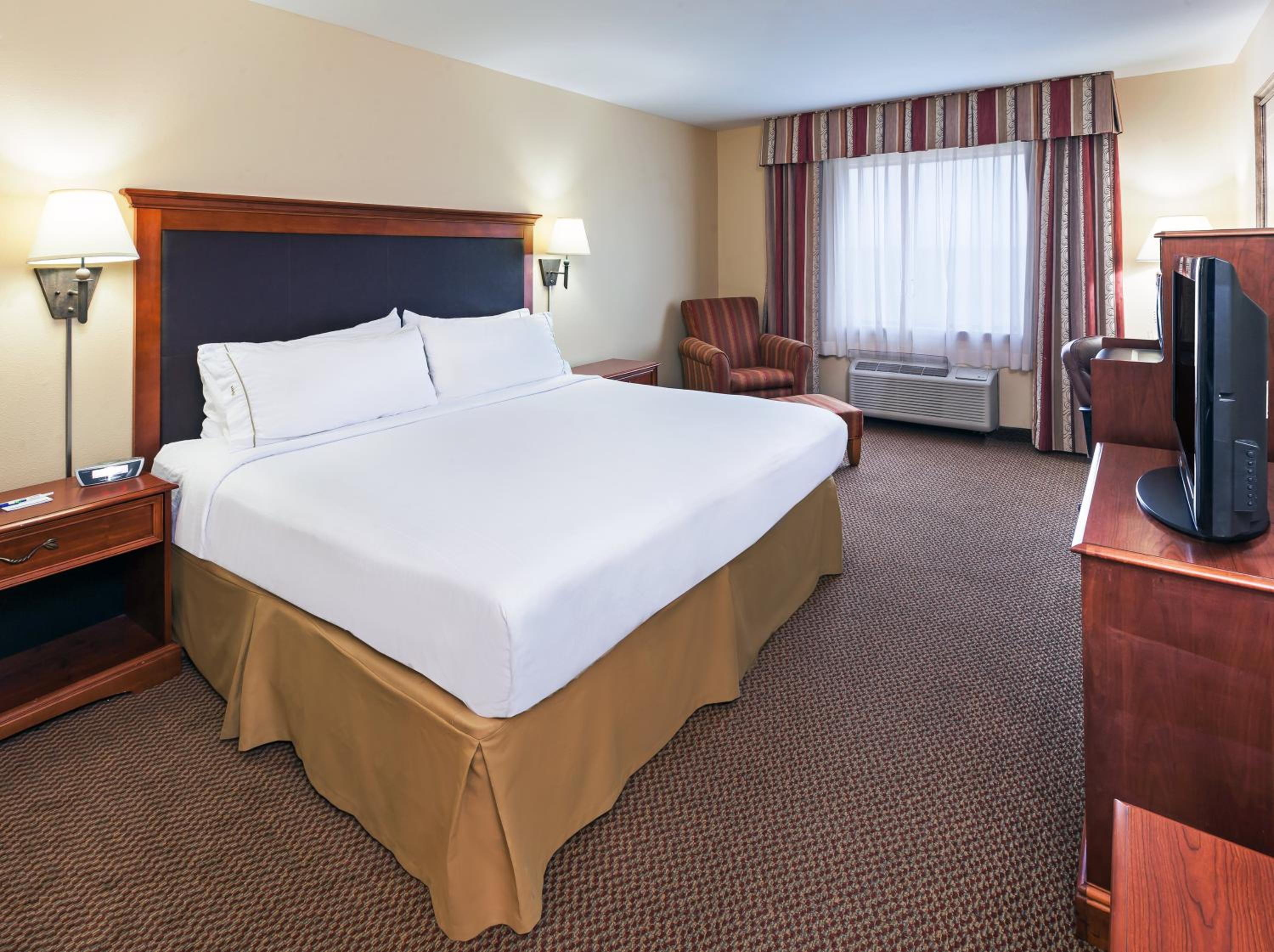 King Room - Mobility Access/Hearing Accessible - Photo 1