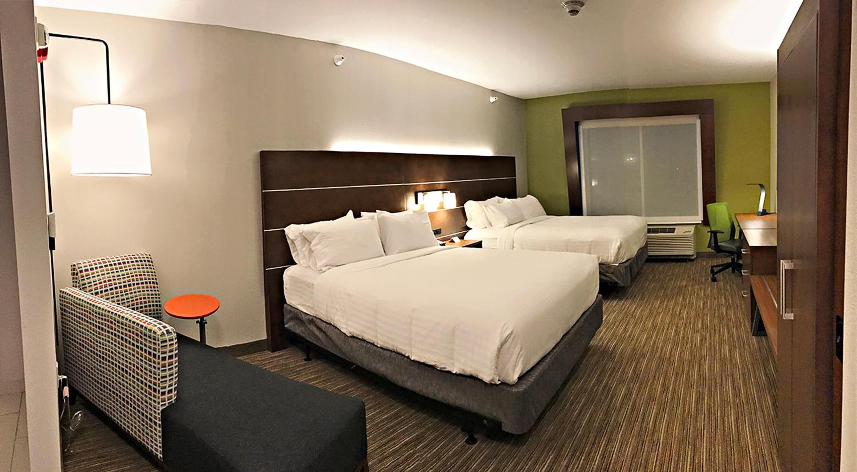 Standard Queen Room with Two Queen Beds and Tub - Mobility/Communications Accessible photo 1