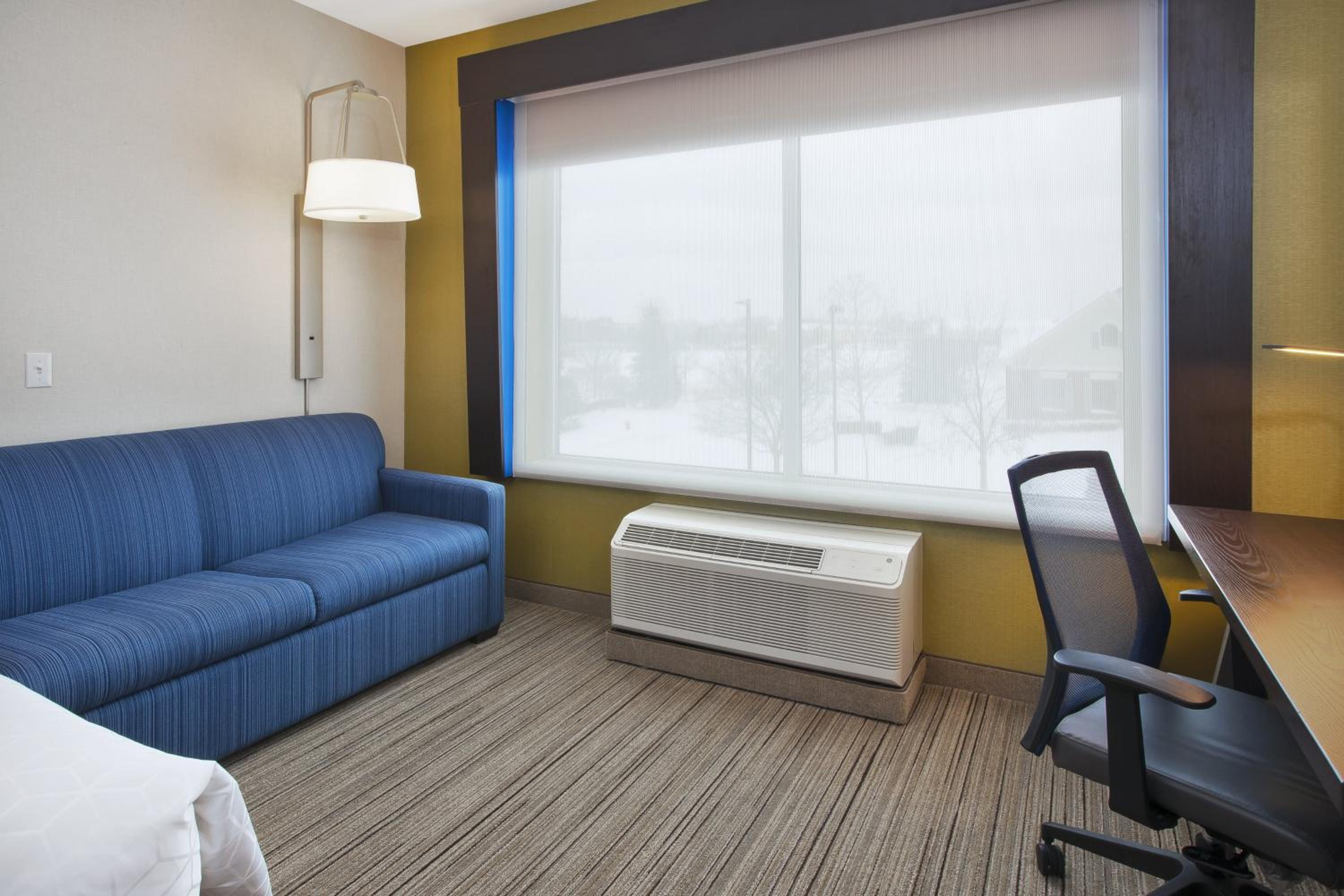 Queen Room with Two Queen Beds - Disability Access with Bath Tub