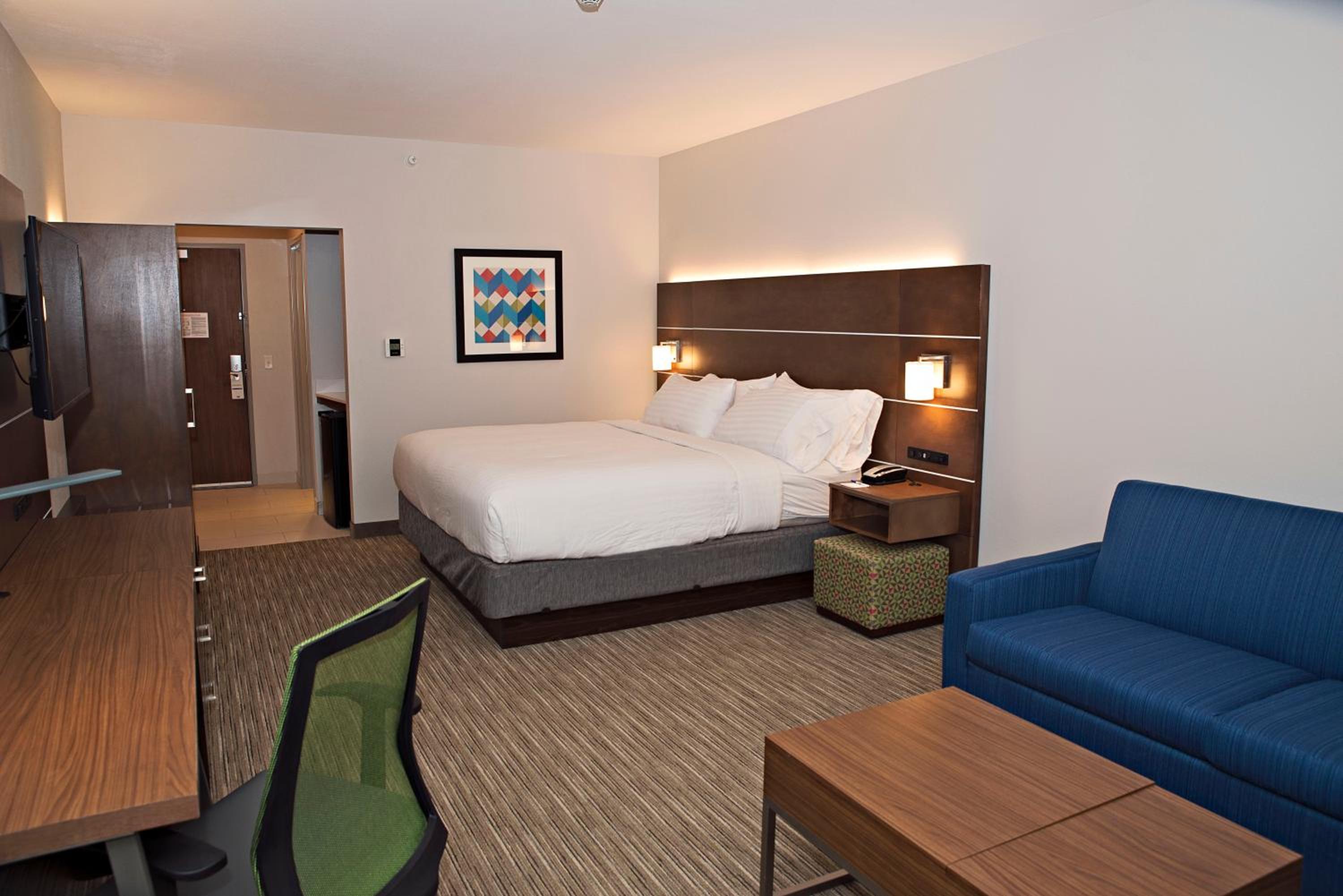 King Suite with Sofa Bed photo 3