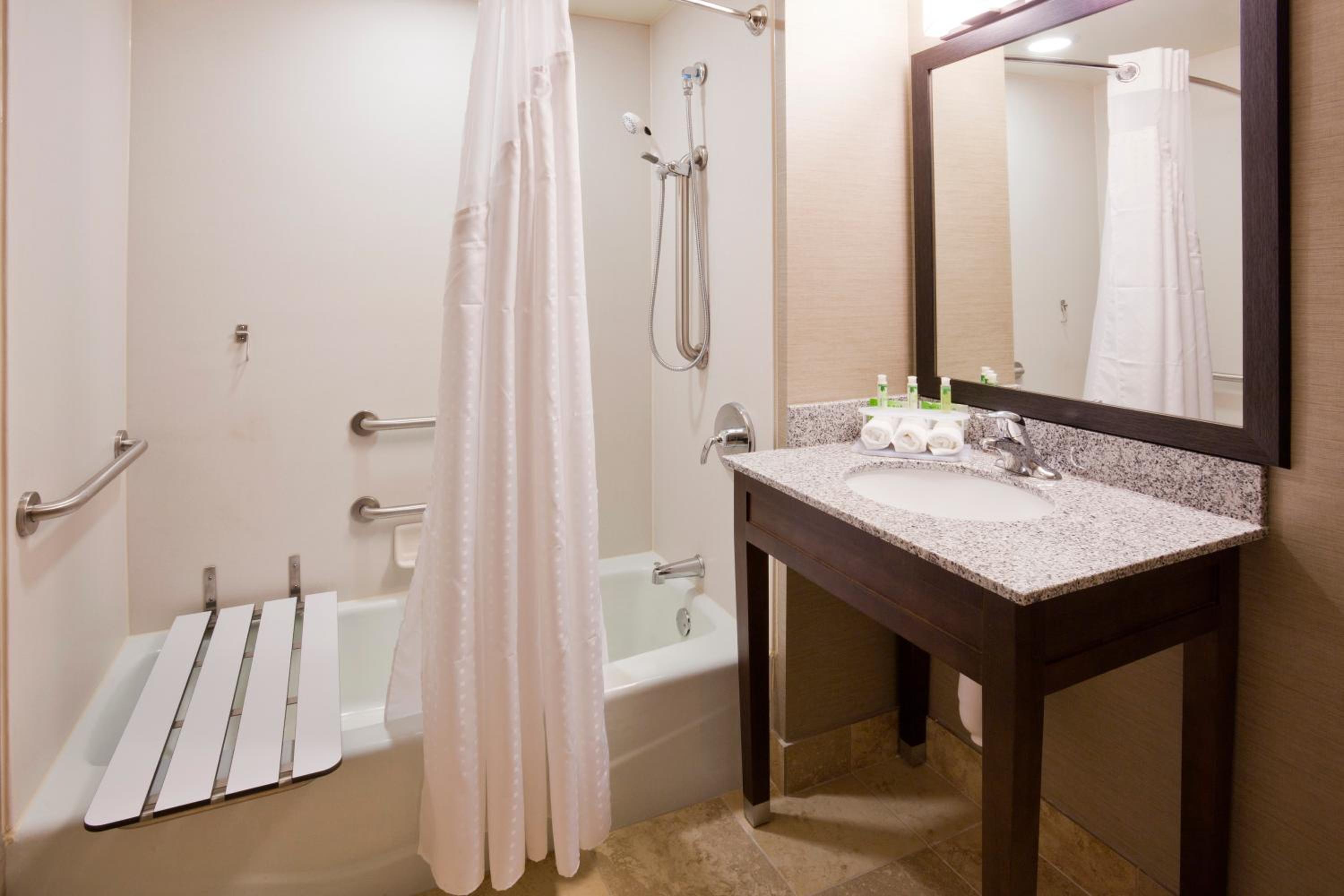 King Room - Mobility Access/Hearing Accessible photo 3