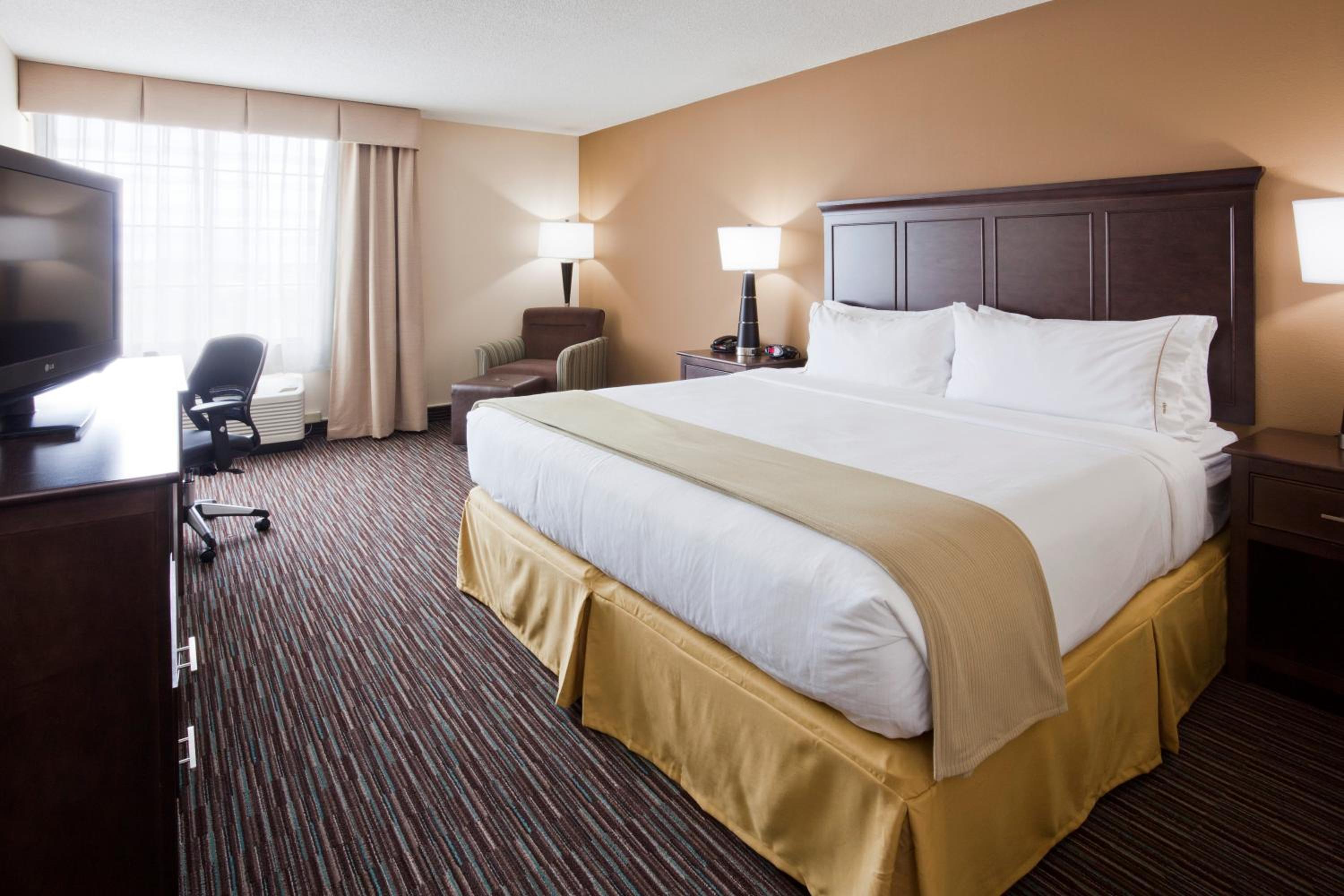 King Room - Mobility Access/Hearing Accessible photo 1