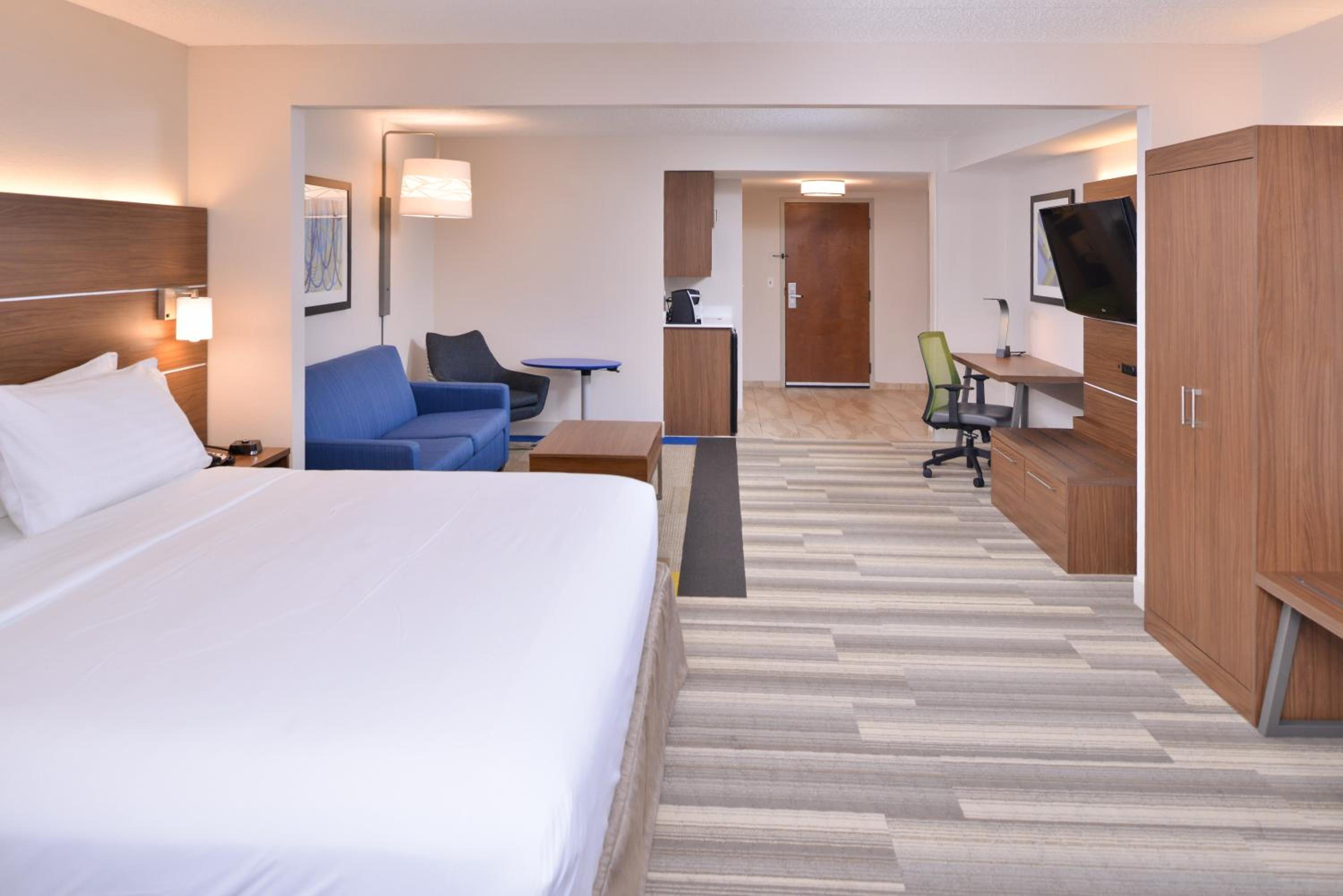 King Suite with Sofa Bed - Photo 8