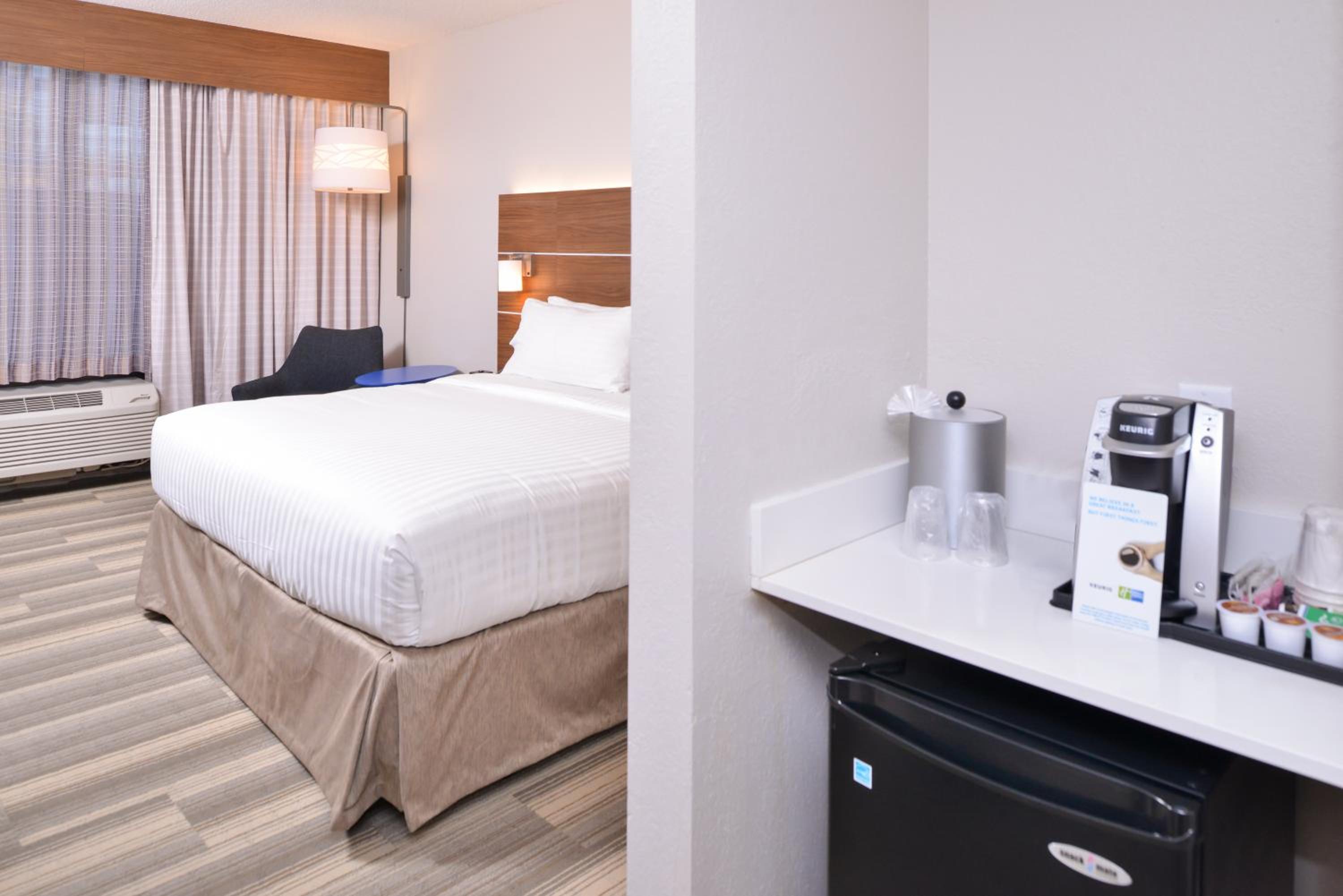 King Room - Mobility Access/Hearing Accessible - Photo 1