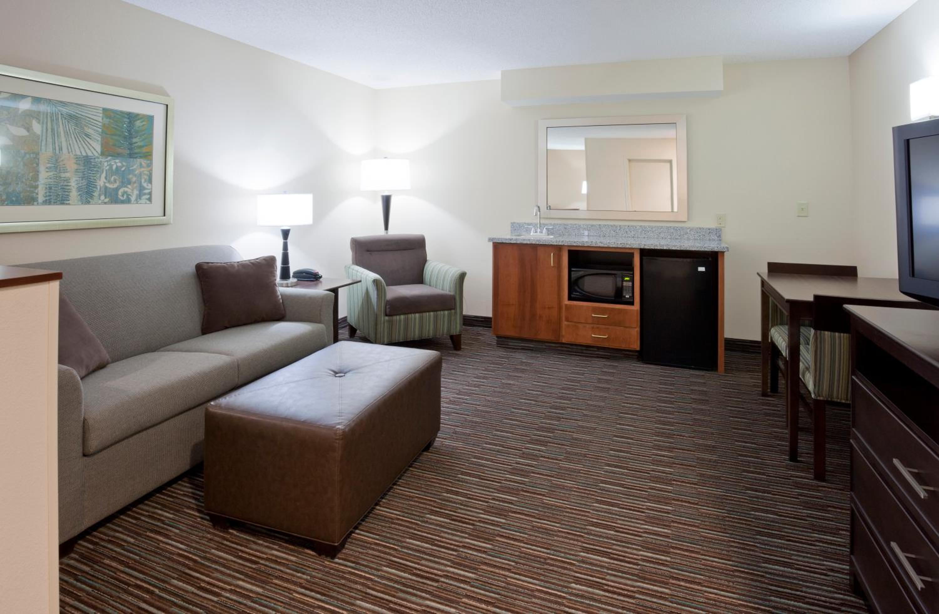 Queen Suite with Two Queen Beds photo 1