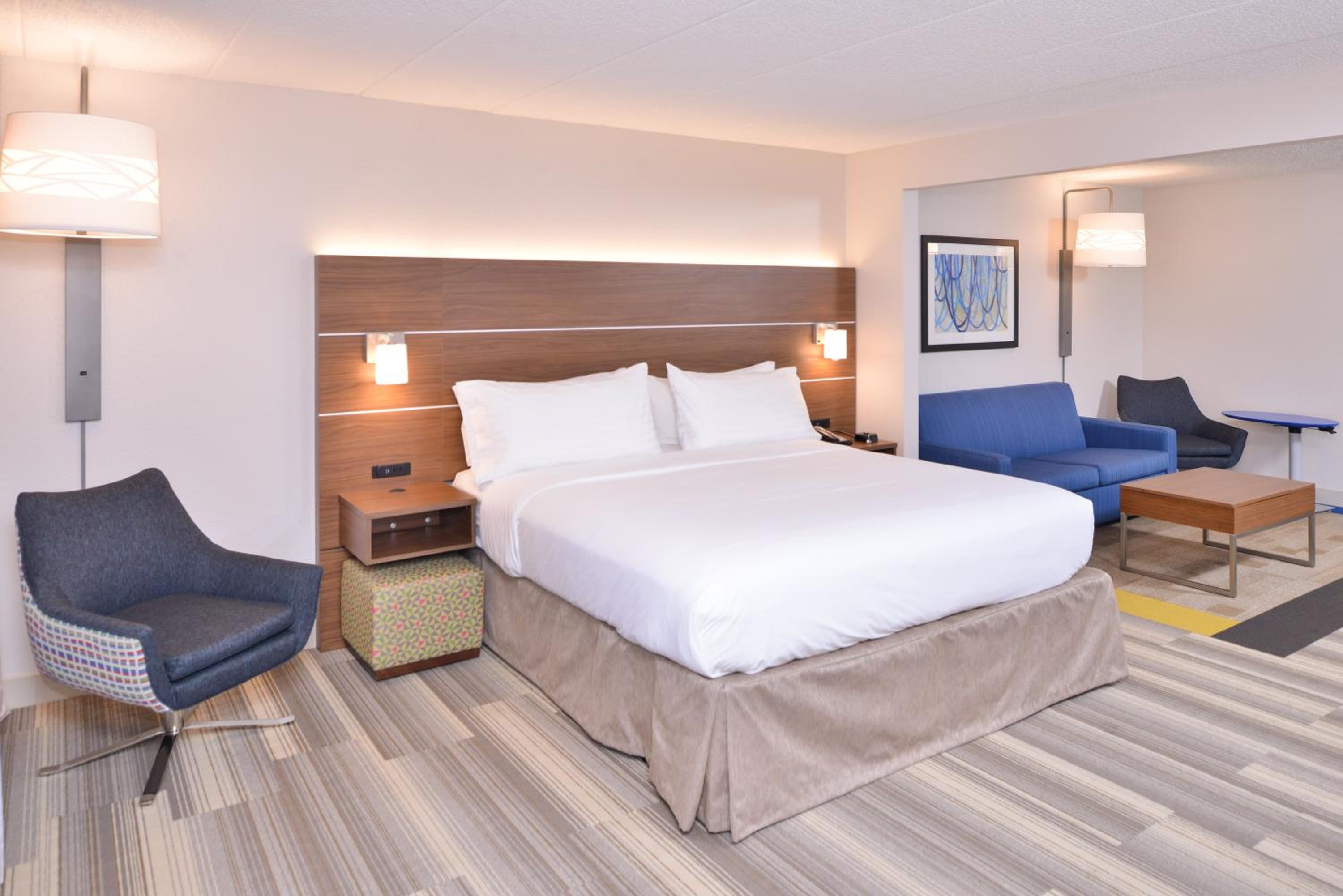 King Suite with Sofa Bed - Photo 5