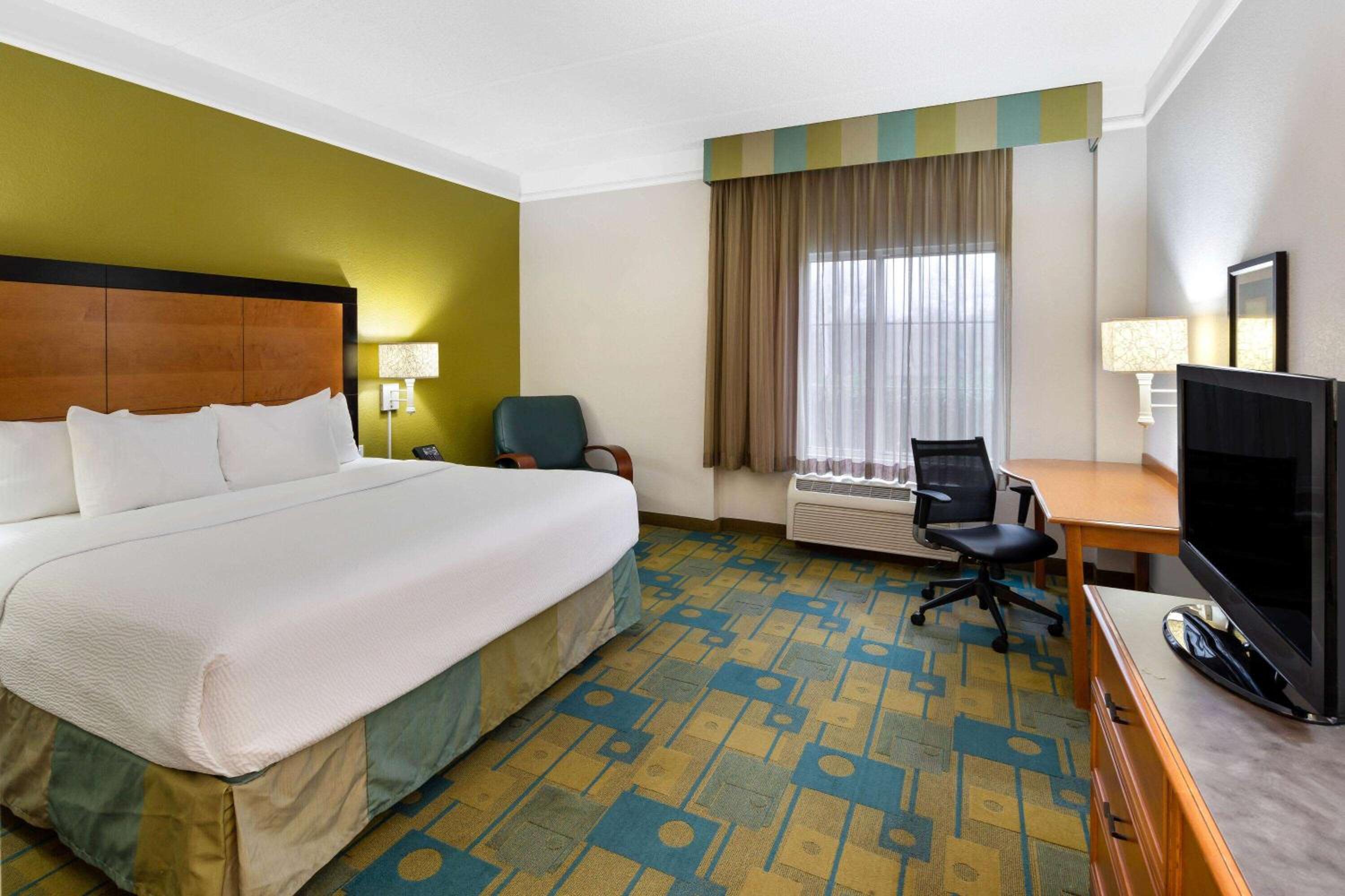 Deluxe King Room - Photo 1