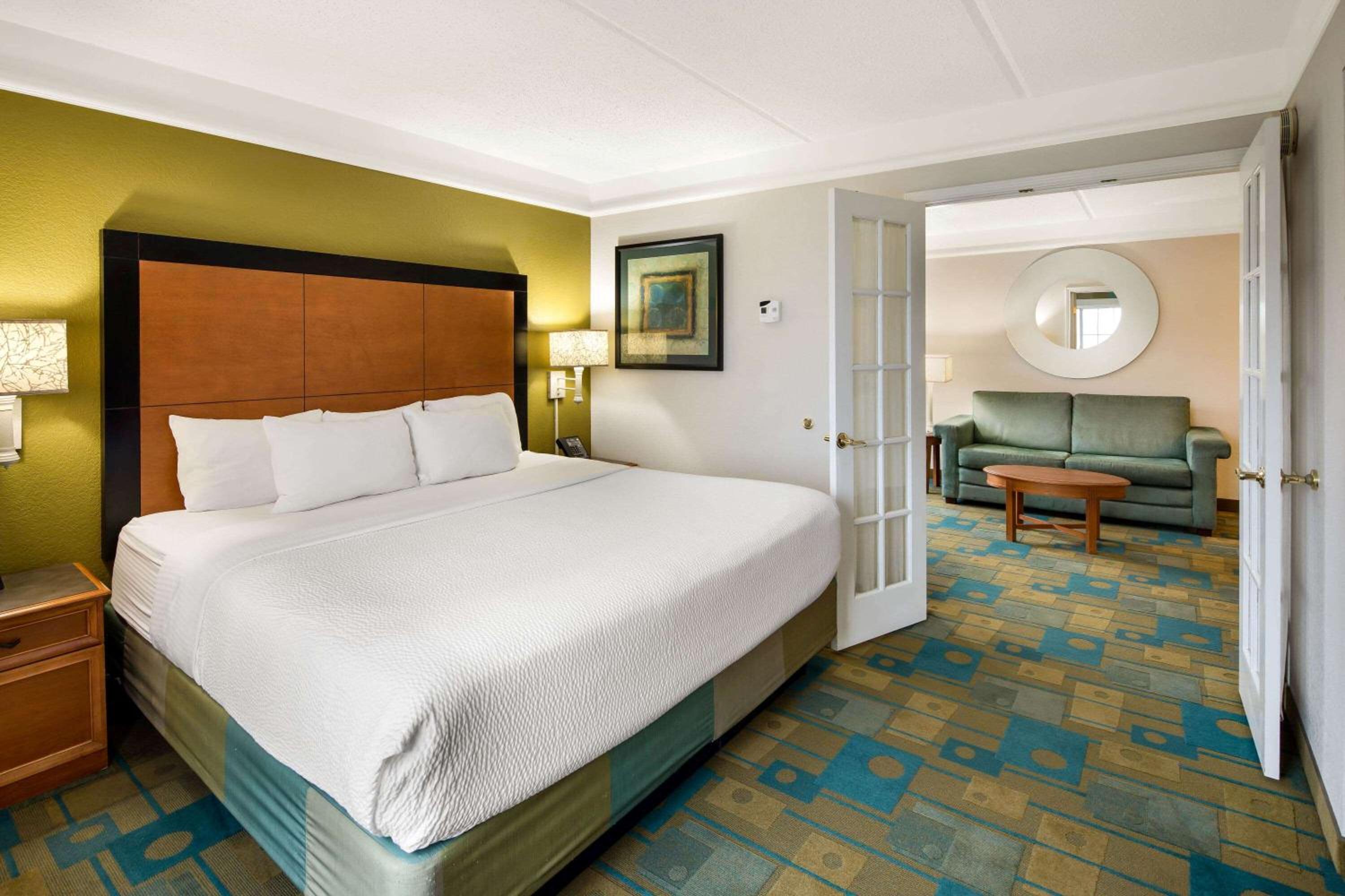 One-Bedroom King Suite - Non-Smoking - Photo 1