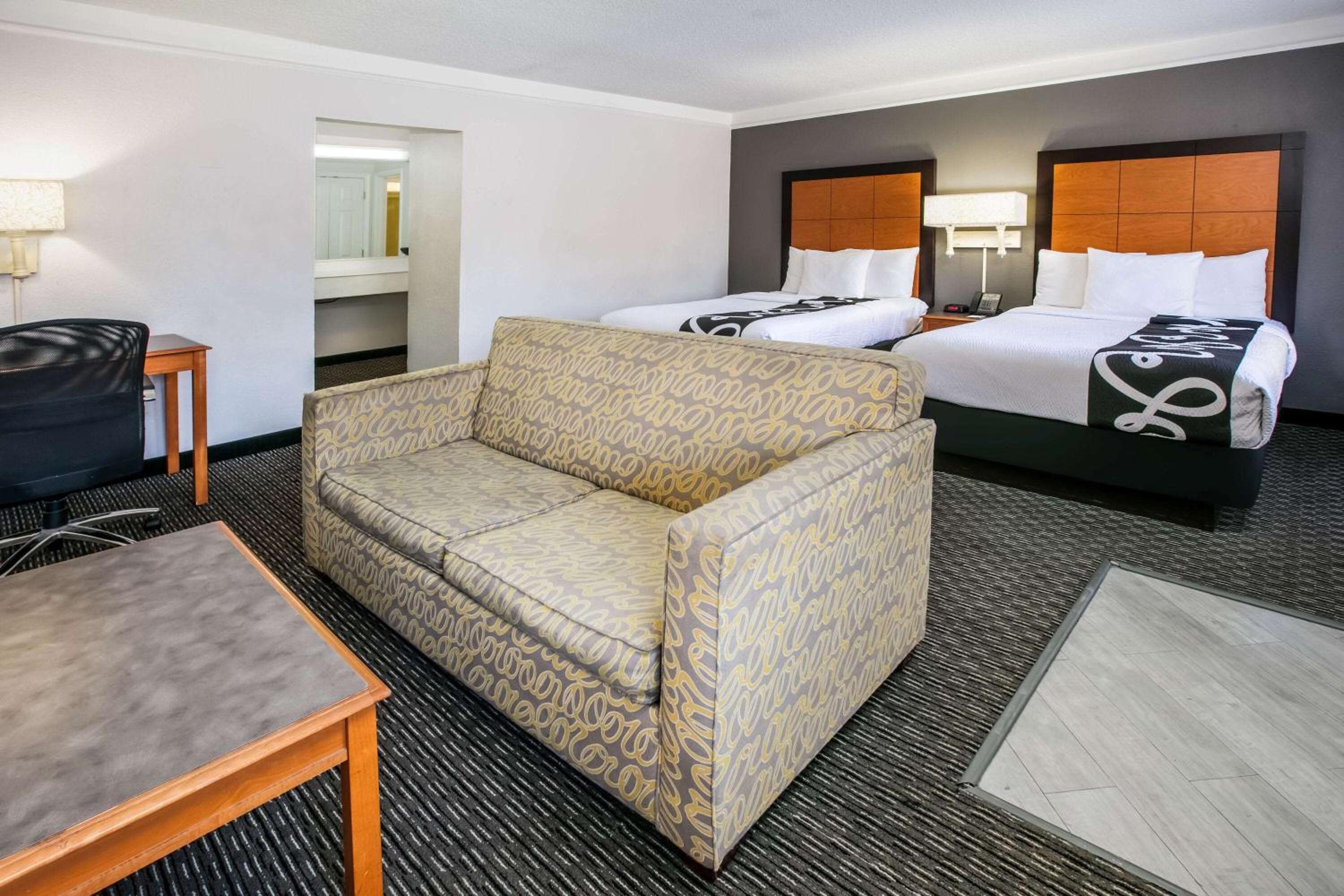 Executive Double Room with Two Double Beds photo 2