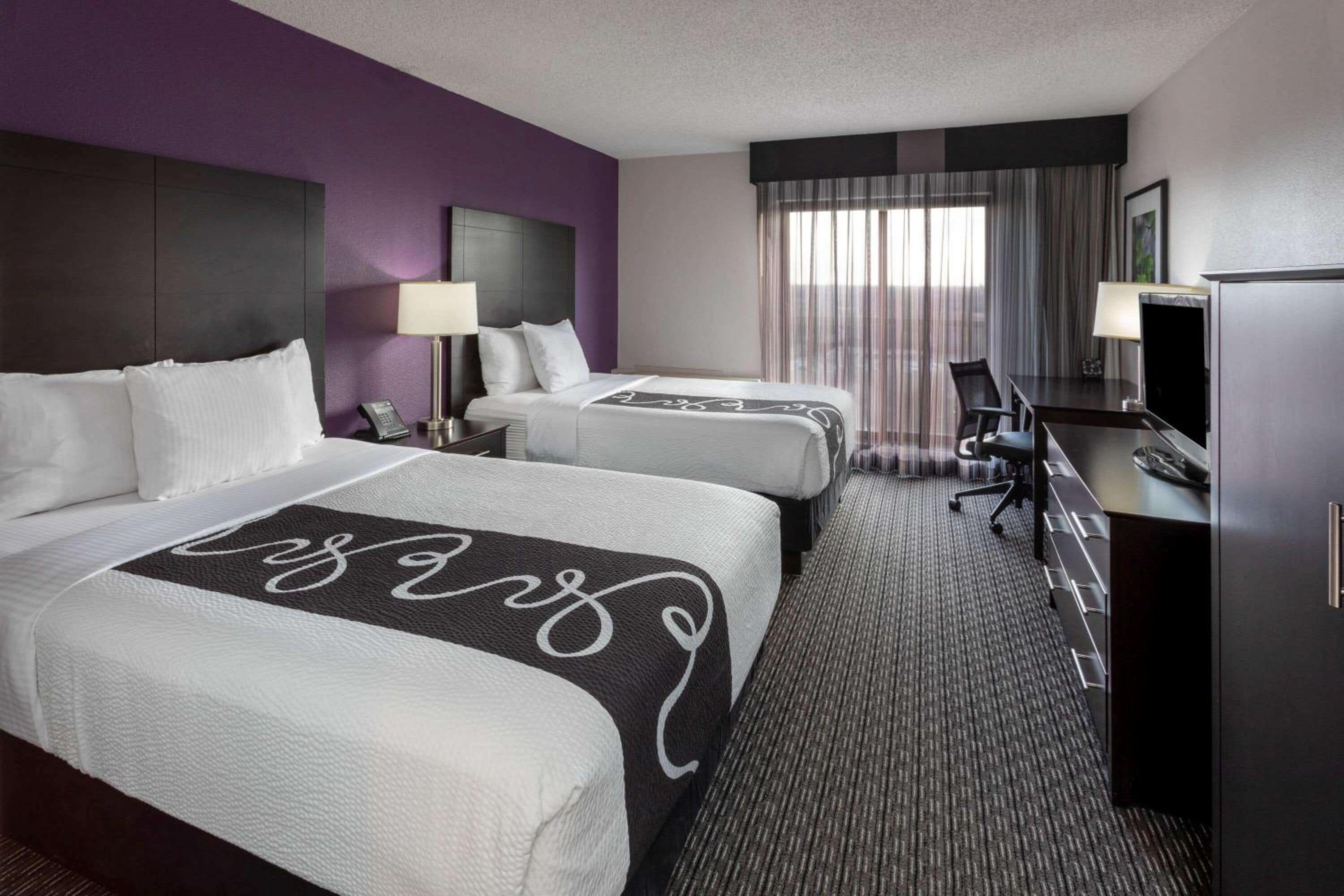 Deluxe Double Room with Two Double Beds - Photo 2