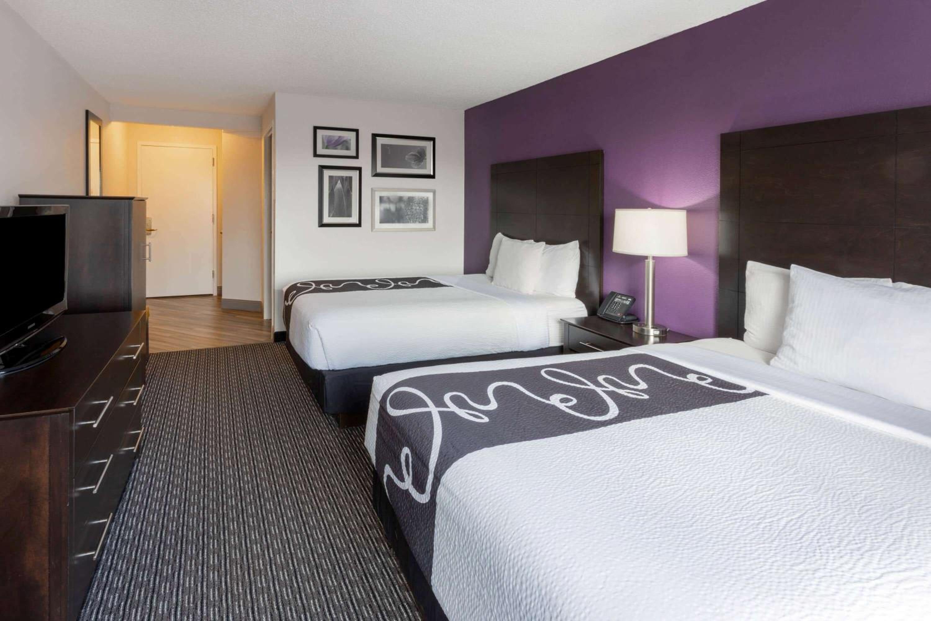 Double Room with Two Double Beds - Disability Access - Photo 4