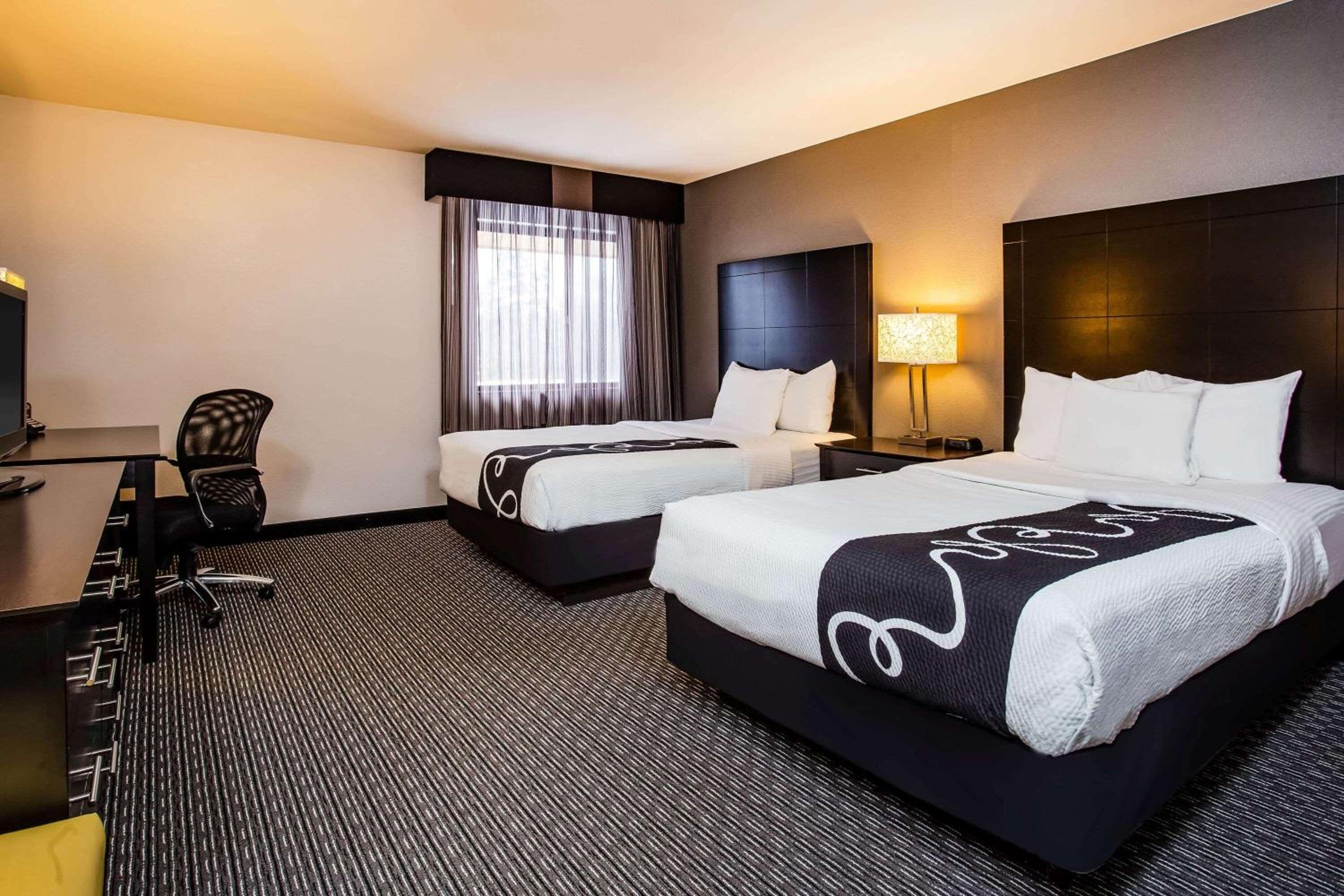 Double Room with Two Double Beds - Photo 9