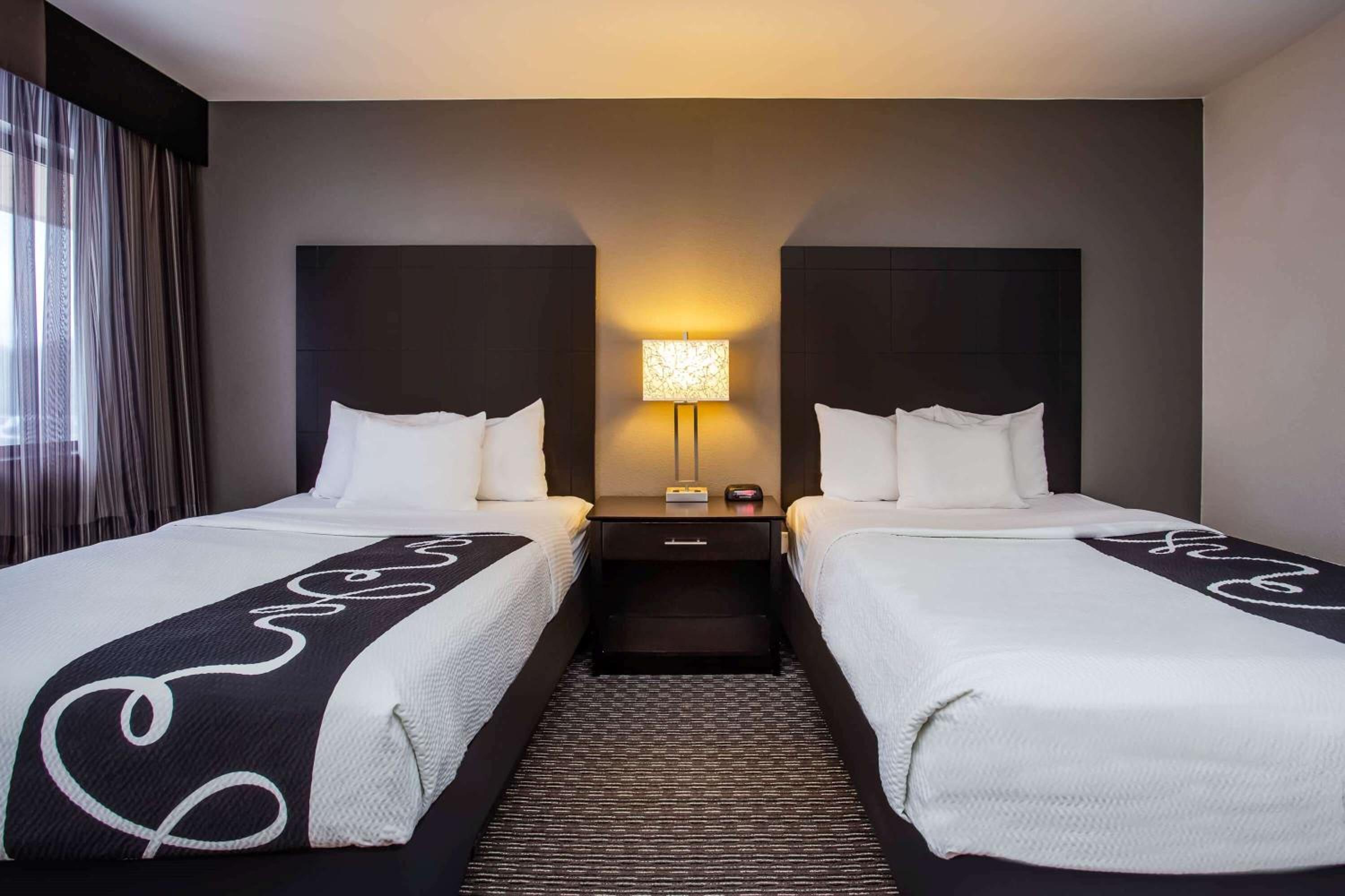 Double Room with Two Double Beds - Photo 8