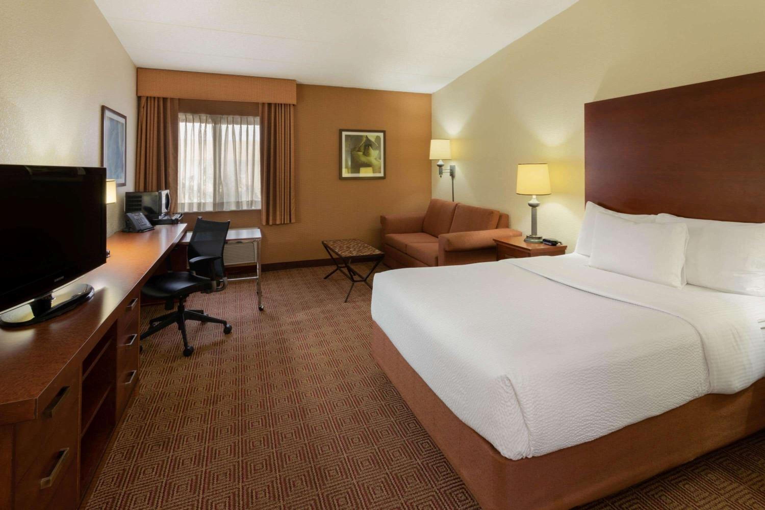 Deluxe King Room - Photo 4