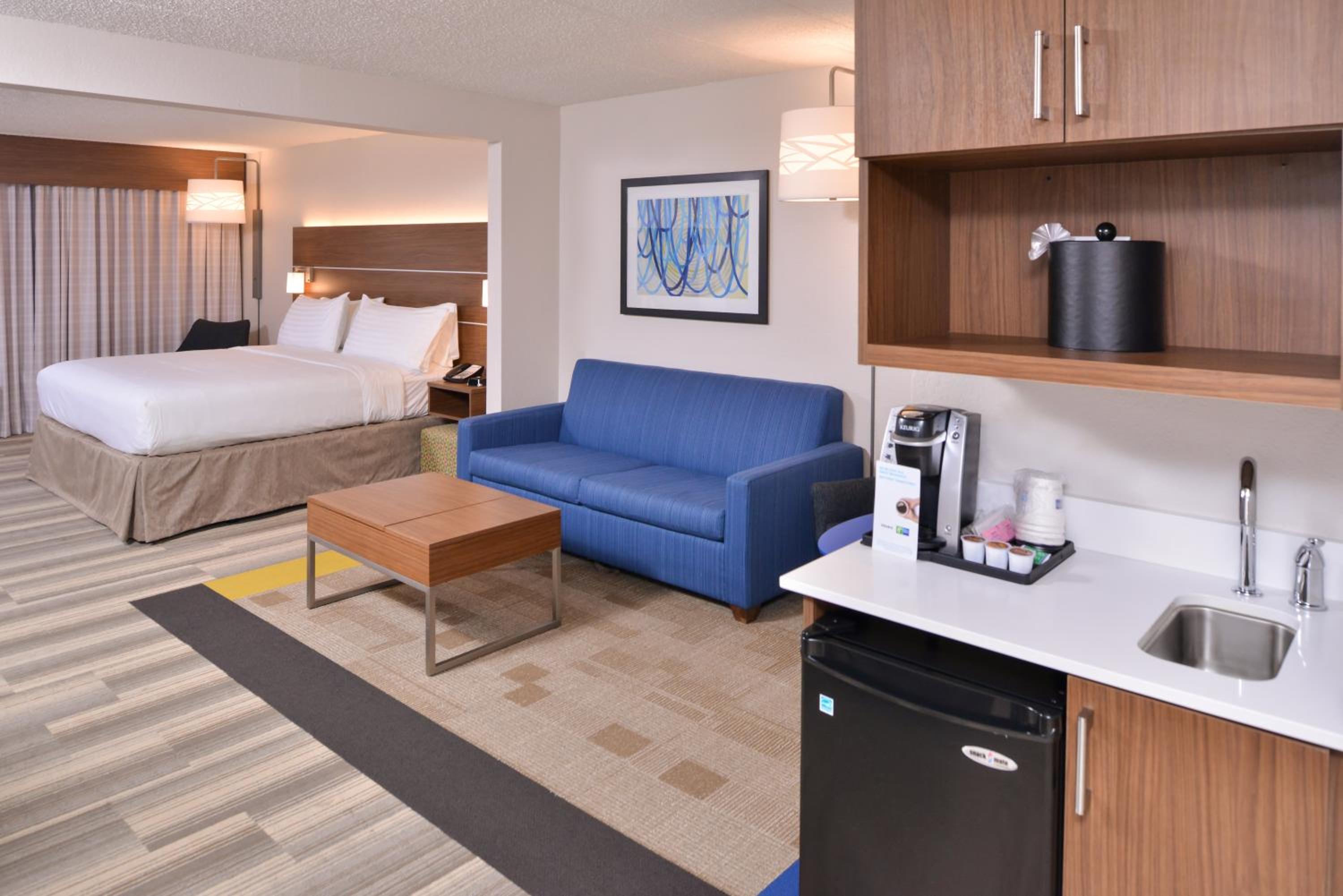 King Suite with Sofa Bed - Photo 10