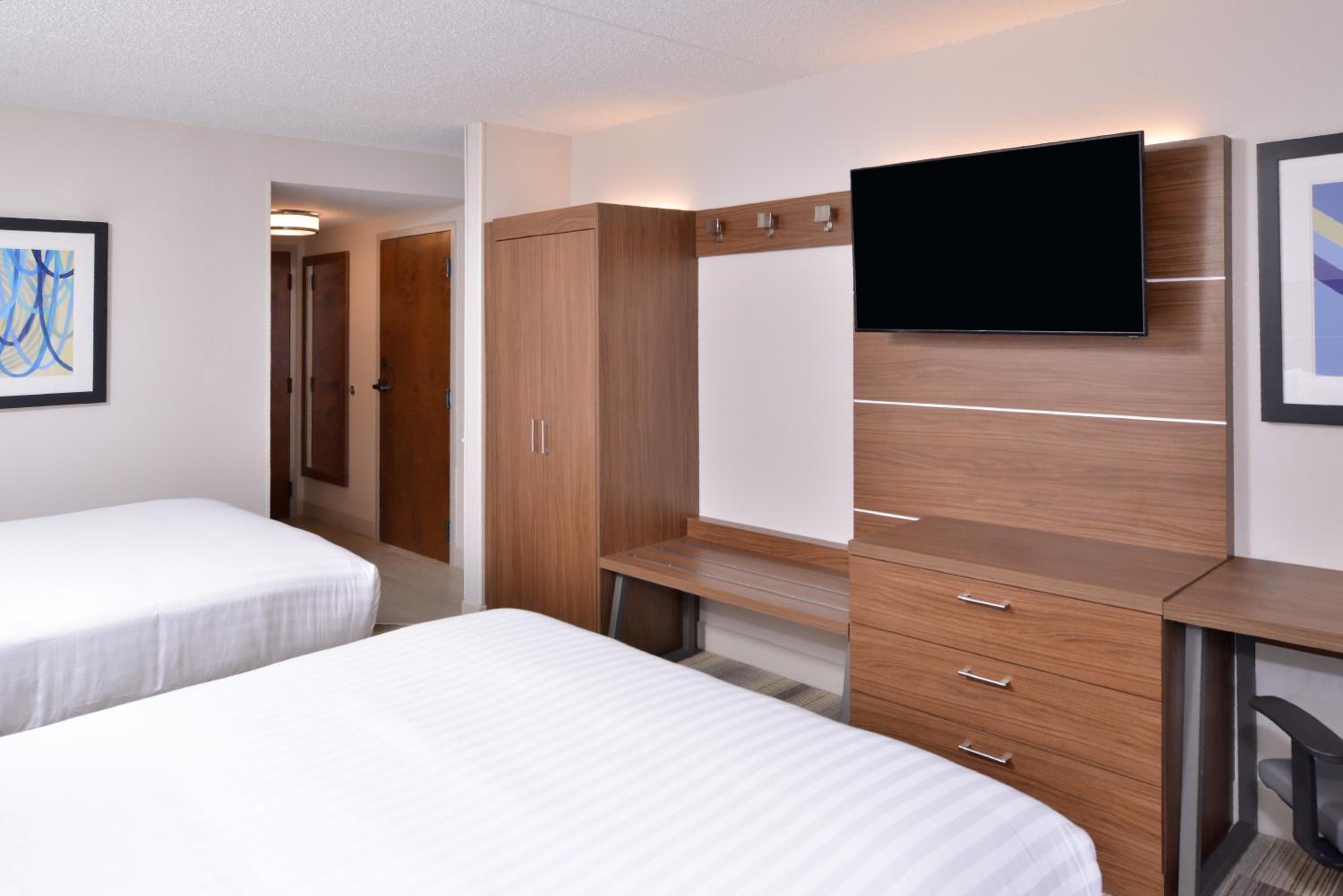 Queen Room - Disability Access - Photo 3