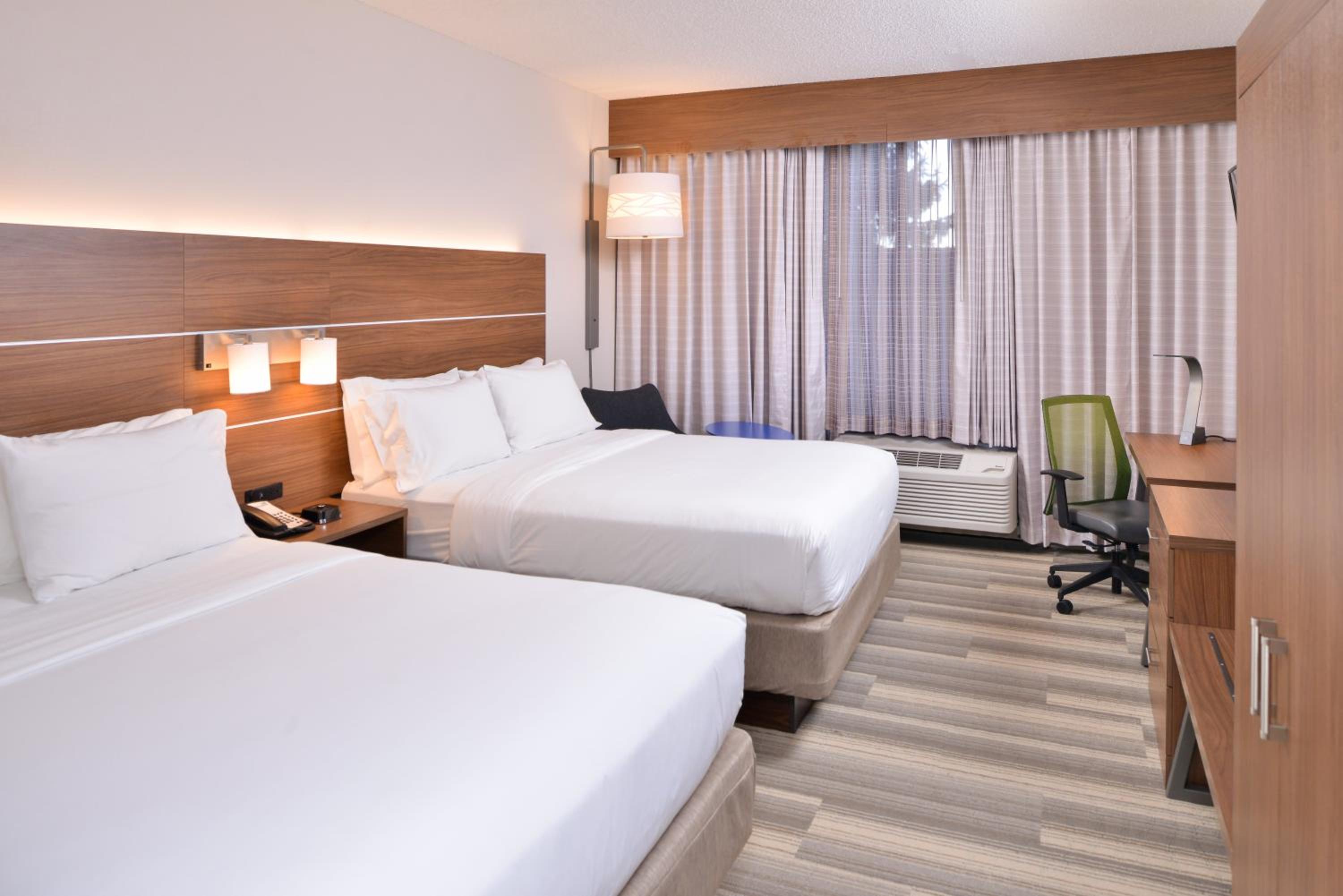 Queen Room - Disability Access - Photo 10