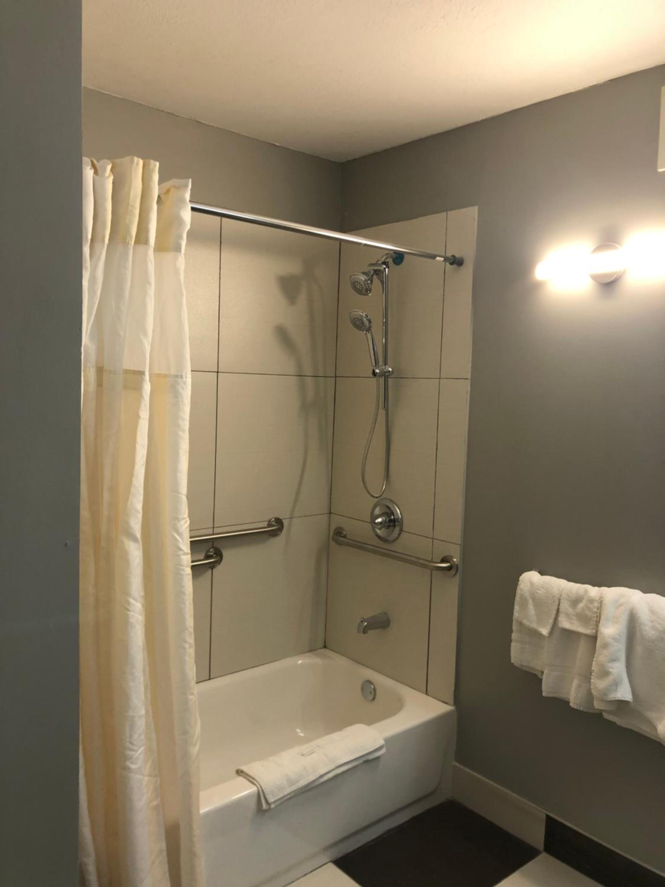 King Room - Disability Access photo 3