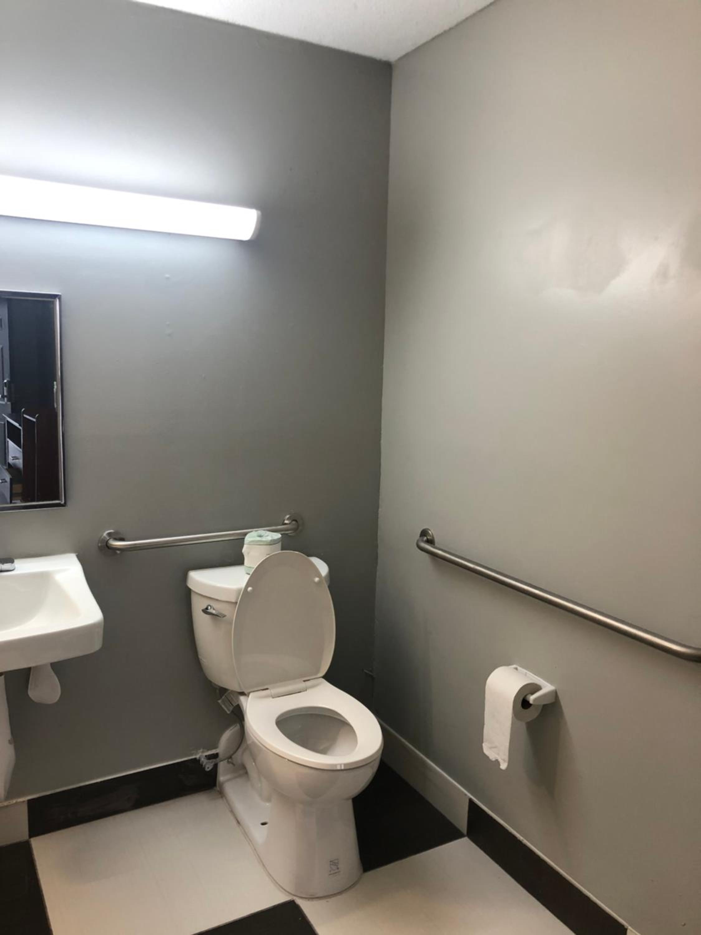 King Room - Disability Access photo 2