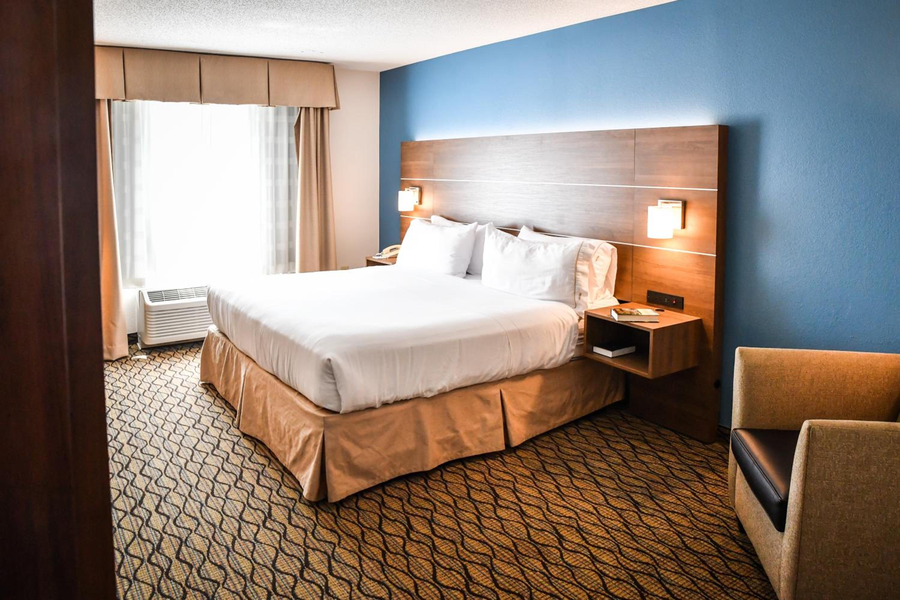 Standard King Room - Photo 2