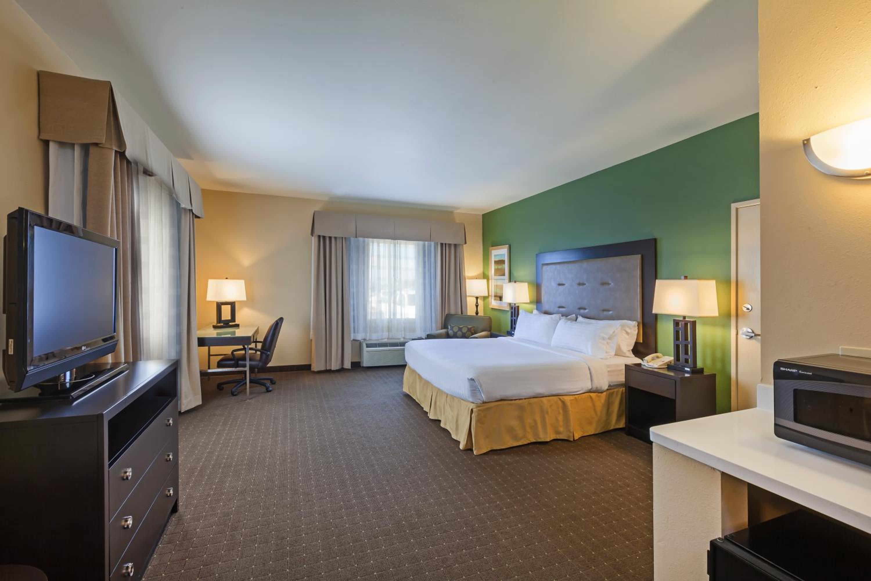 Standard King Room - Photo 1