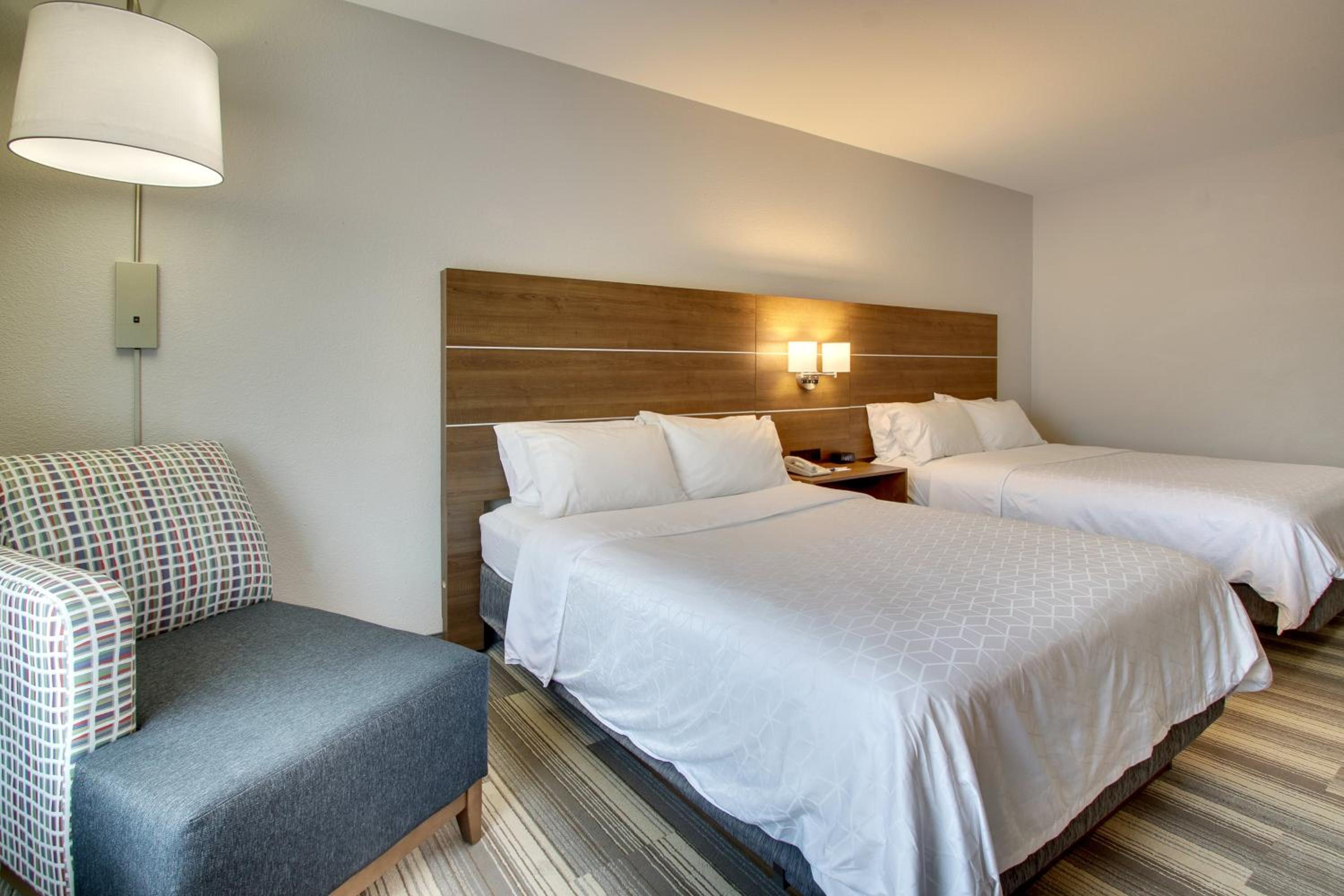 Standard Queen Room with Two Queen Beds - Photo 1