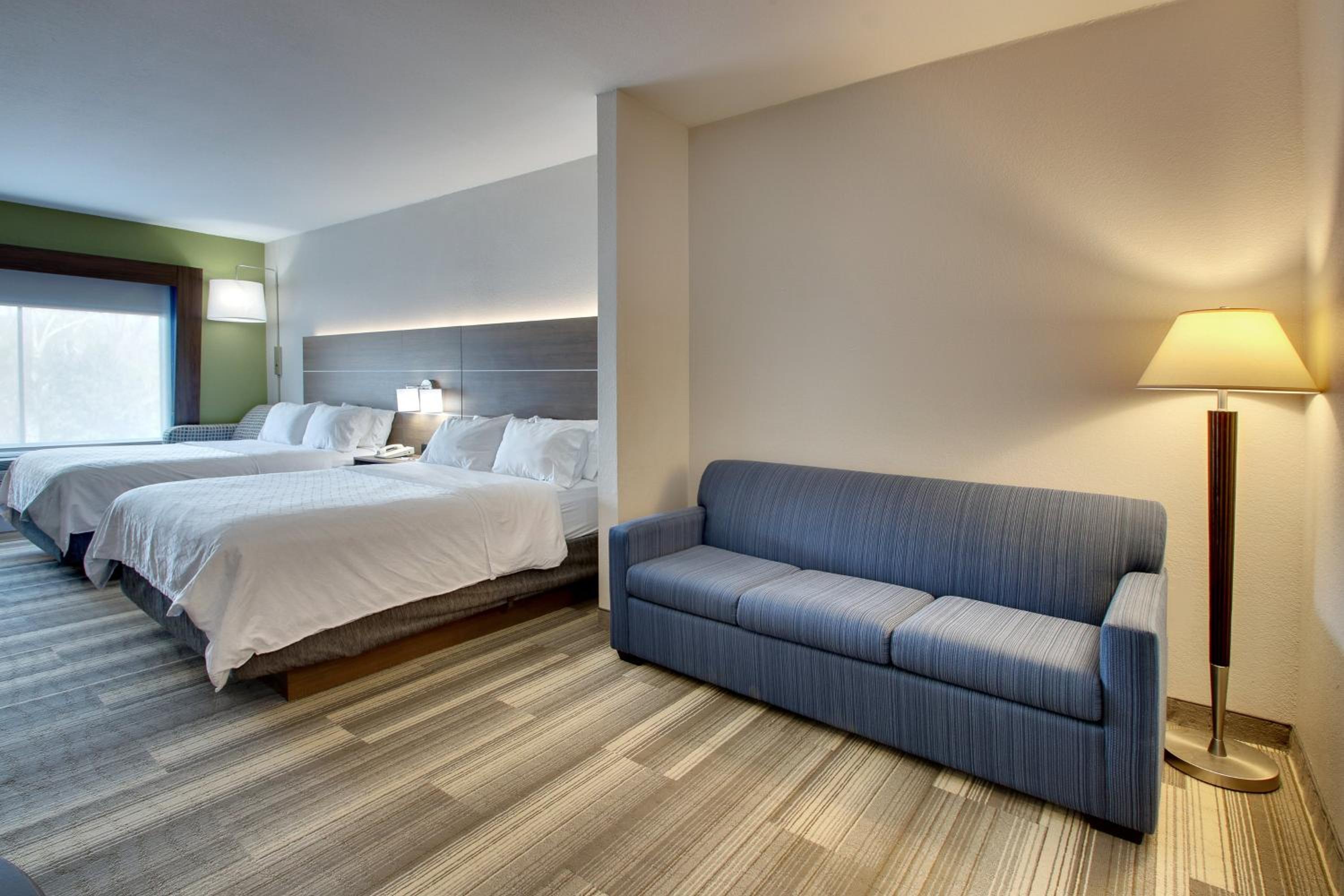 Suite with Two Queen Beds - Photo 2