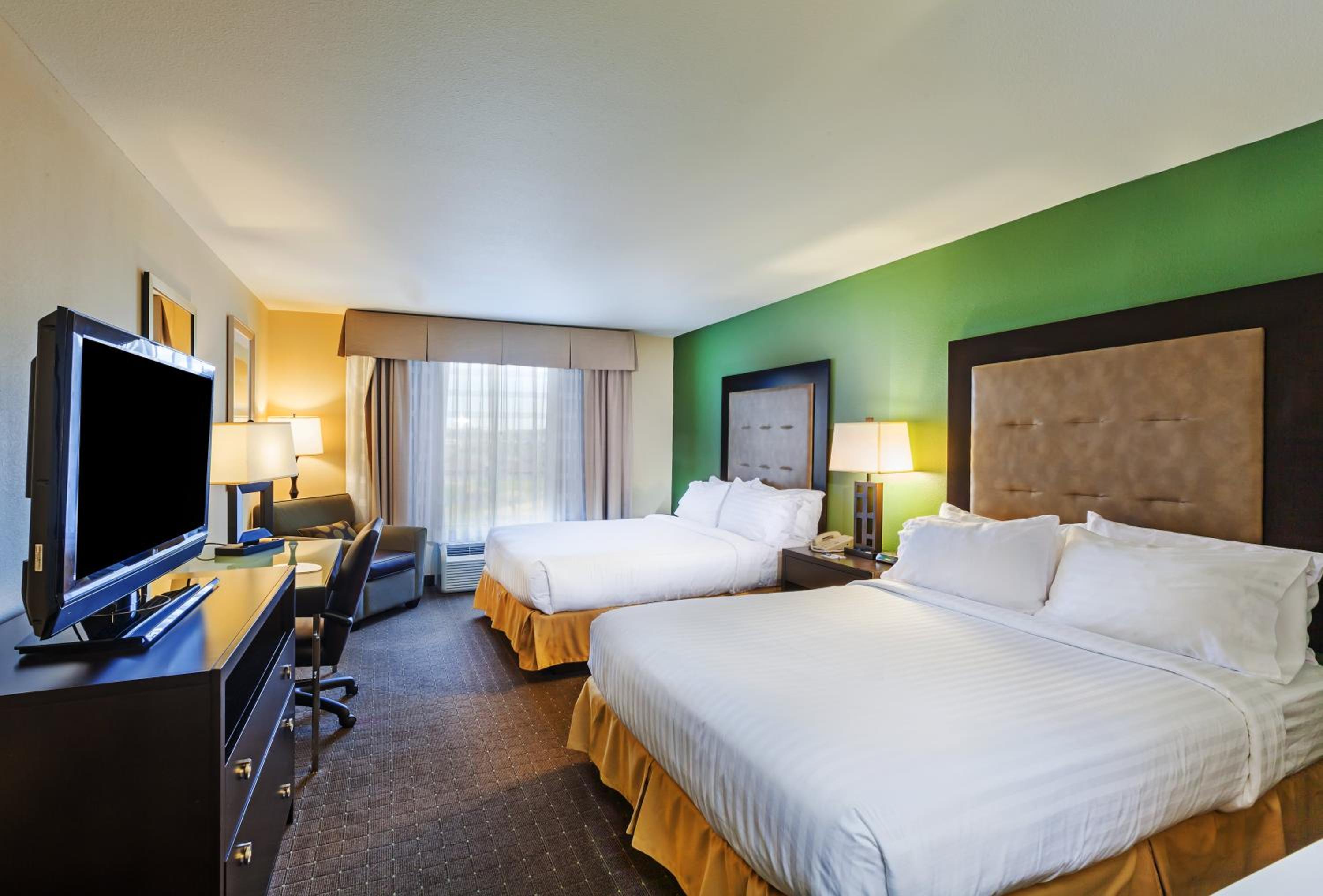 Standard Queen Room with Two Queen Beds - Photo 1