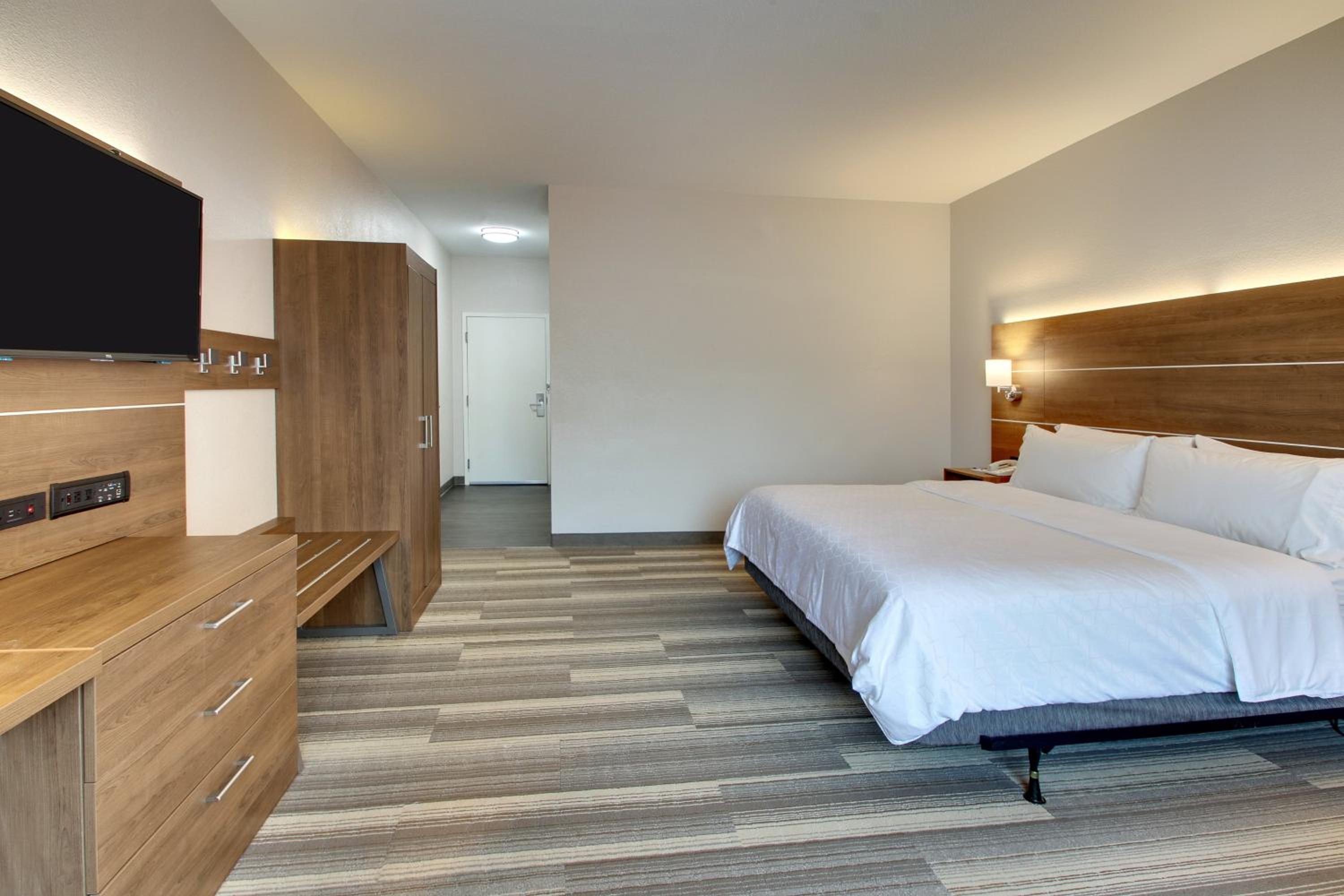 Standard King Room with Accessible Tub - Mobility Access - Photo 2