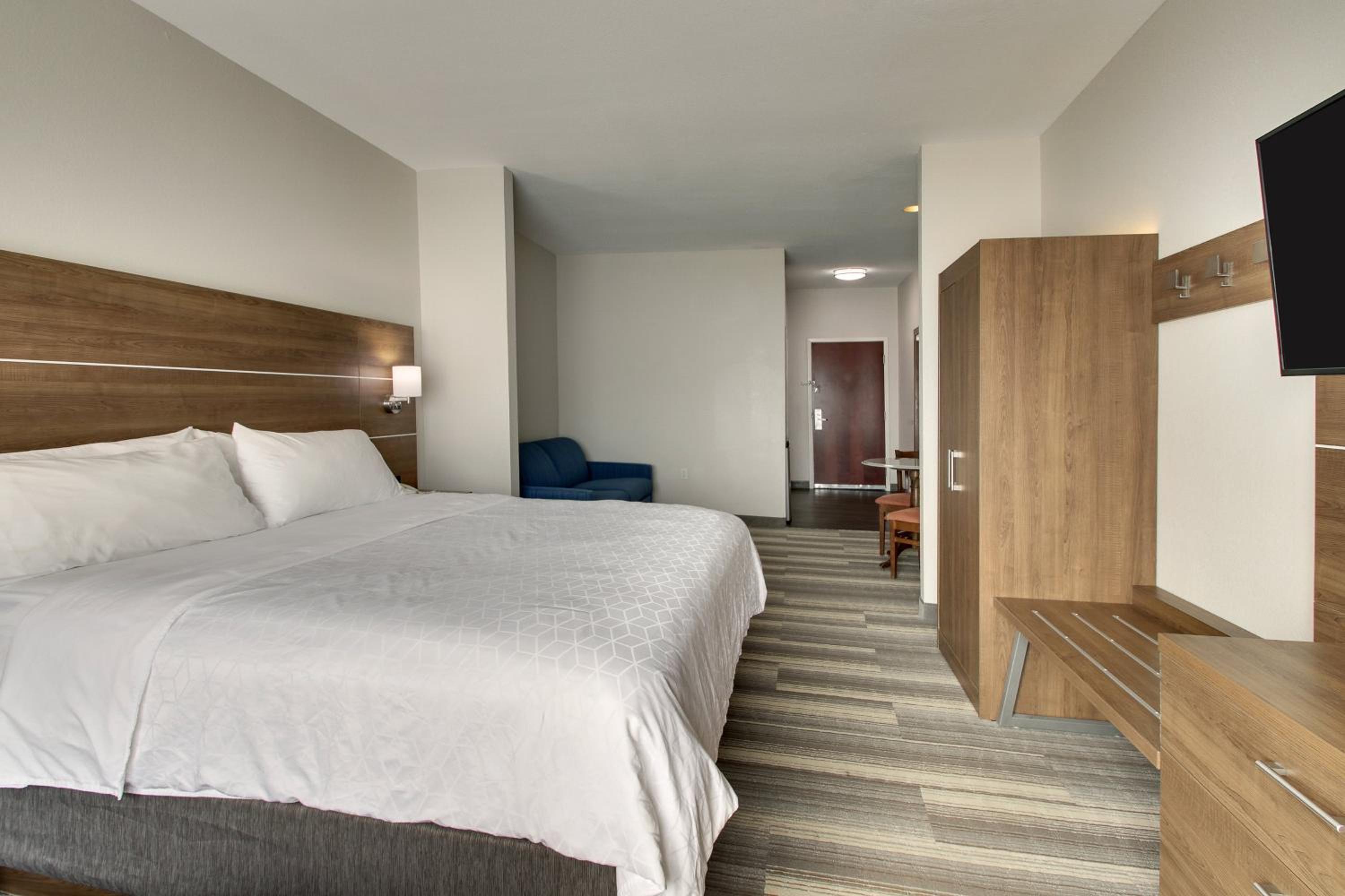 King Suite - Photo 2