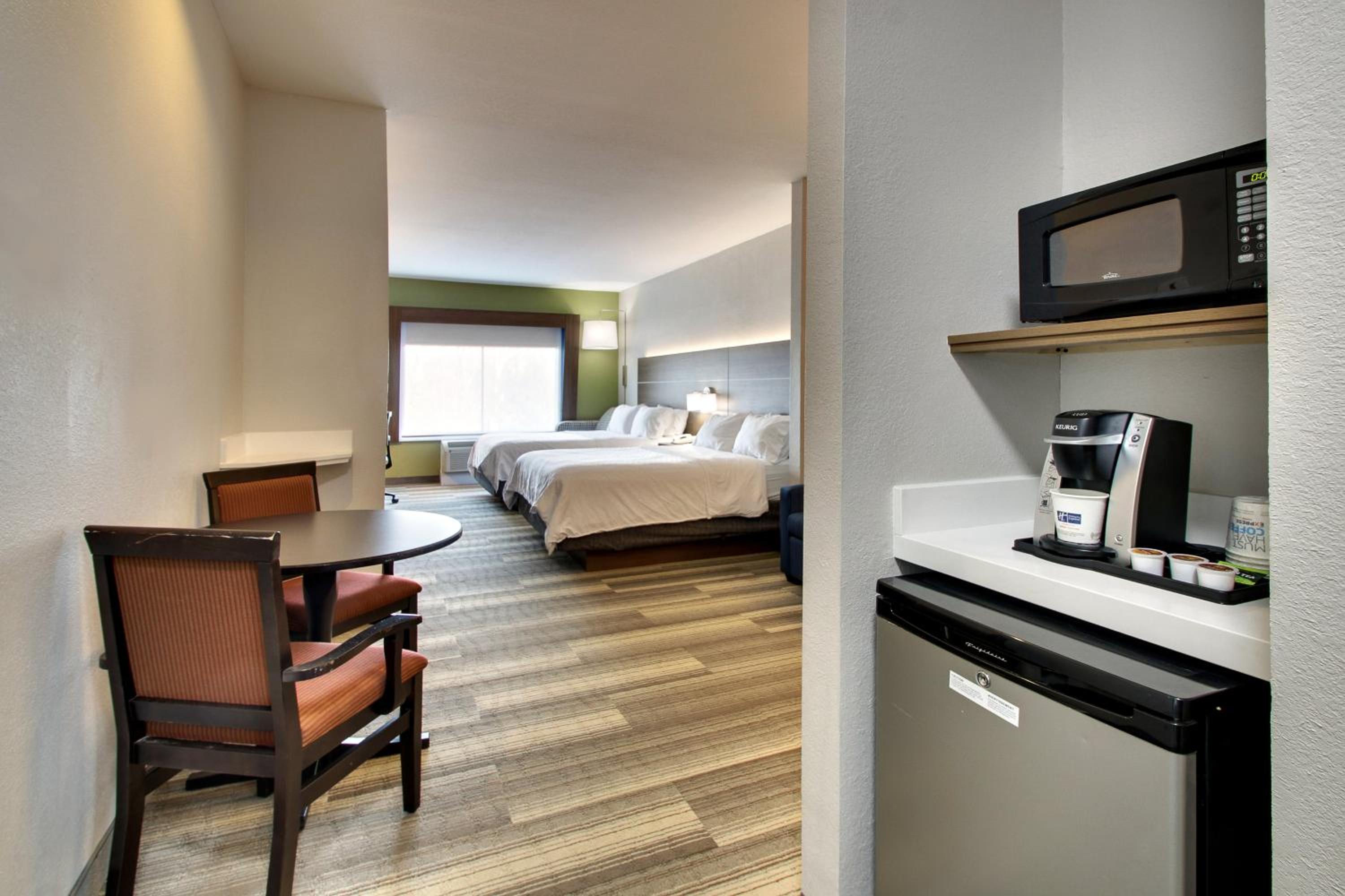 Suite with Two Queen Beds - Photo 1