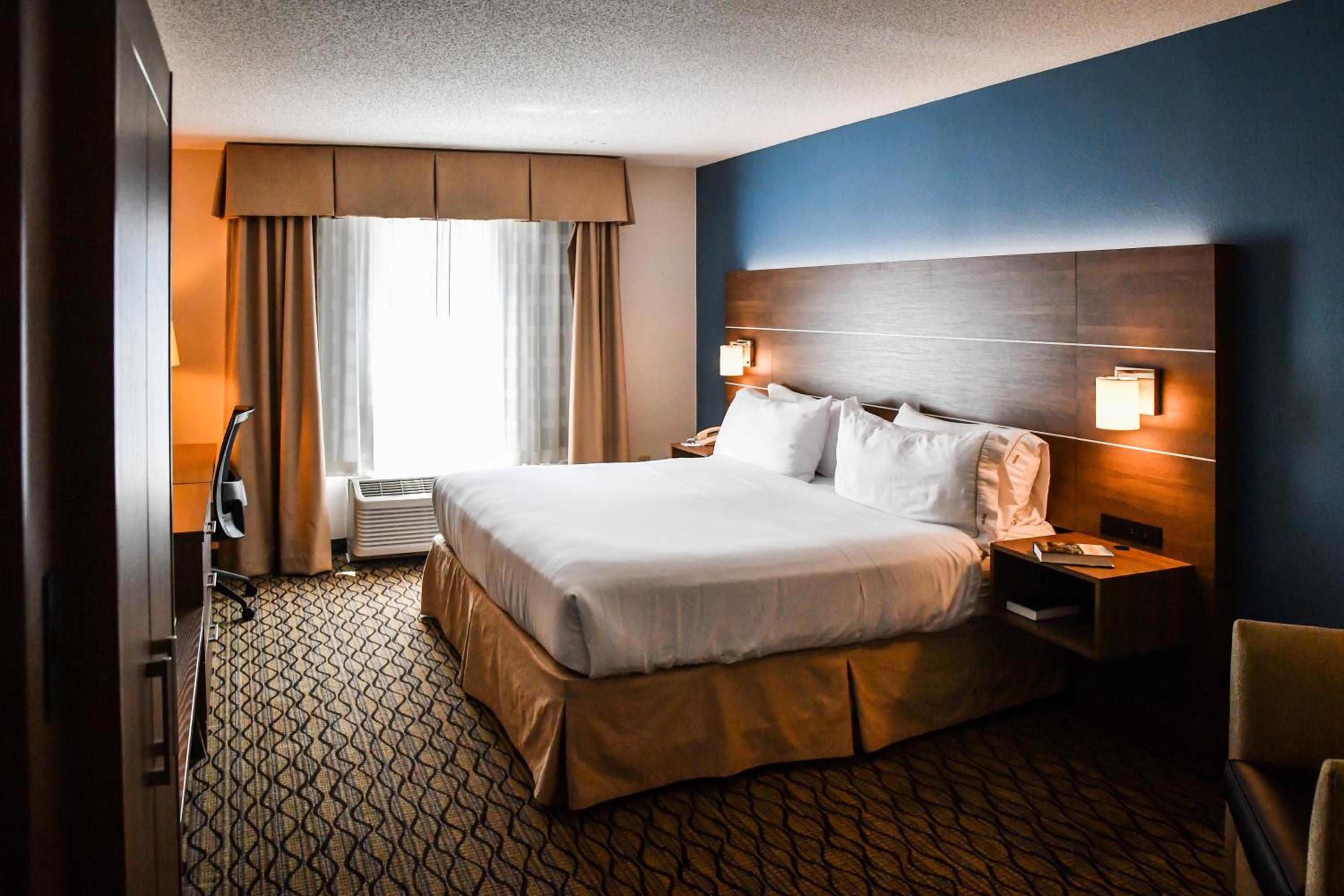 Standard King Room - Photo 4