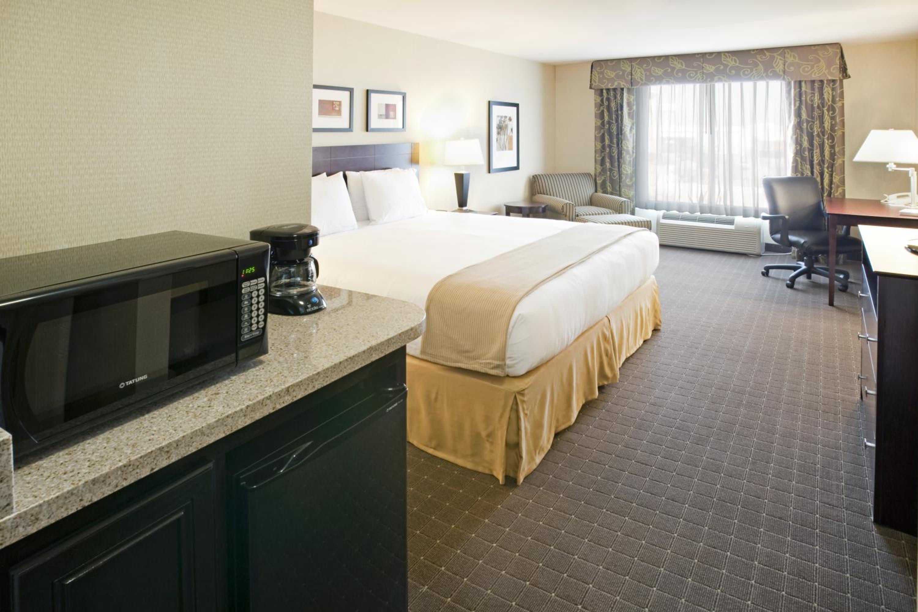Standard King Room - Photo 4