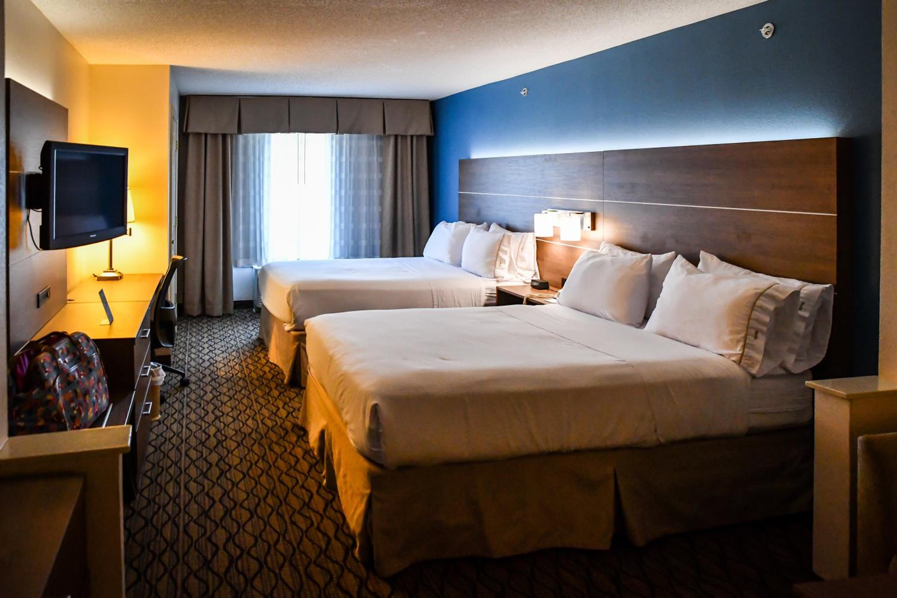 Standard Room with Two Queen Beds - Photo 1