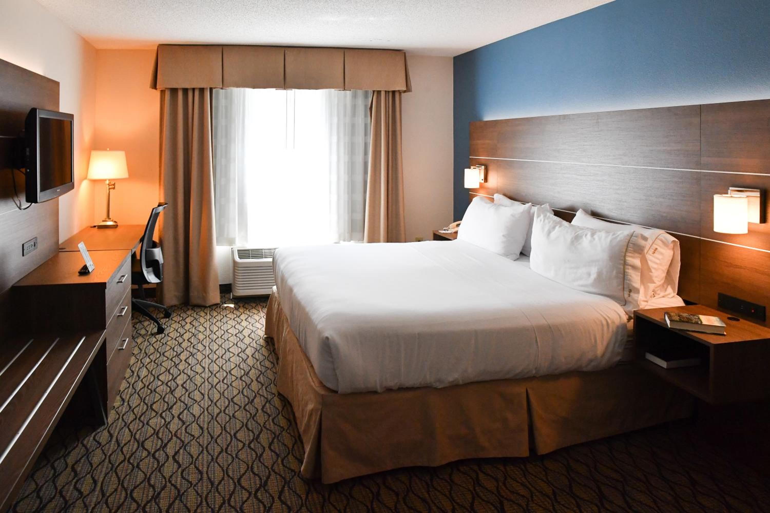 Standard King Room - Photo 1