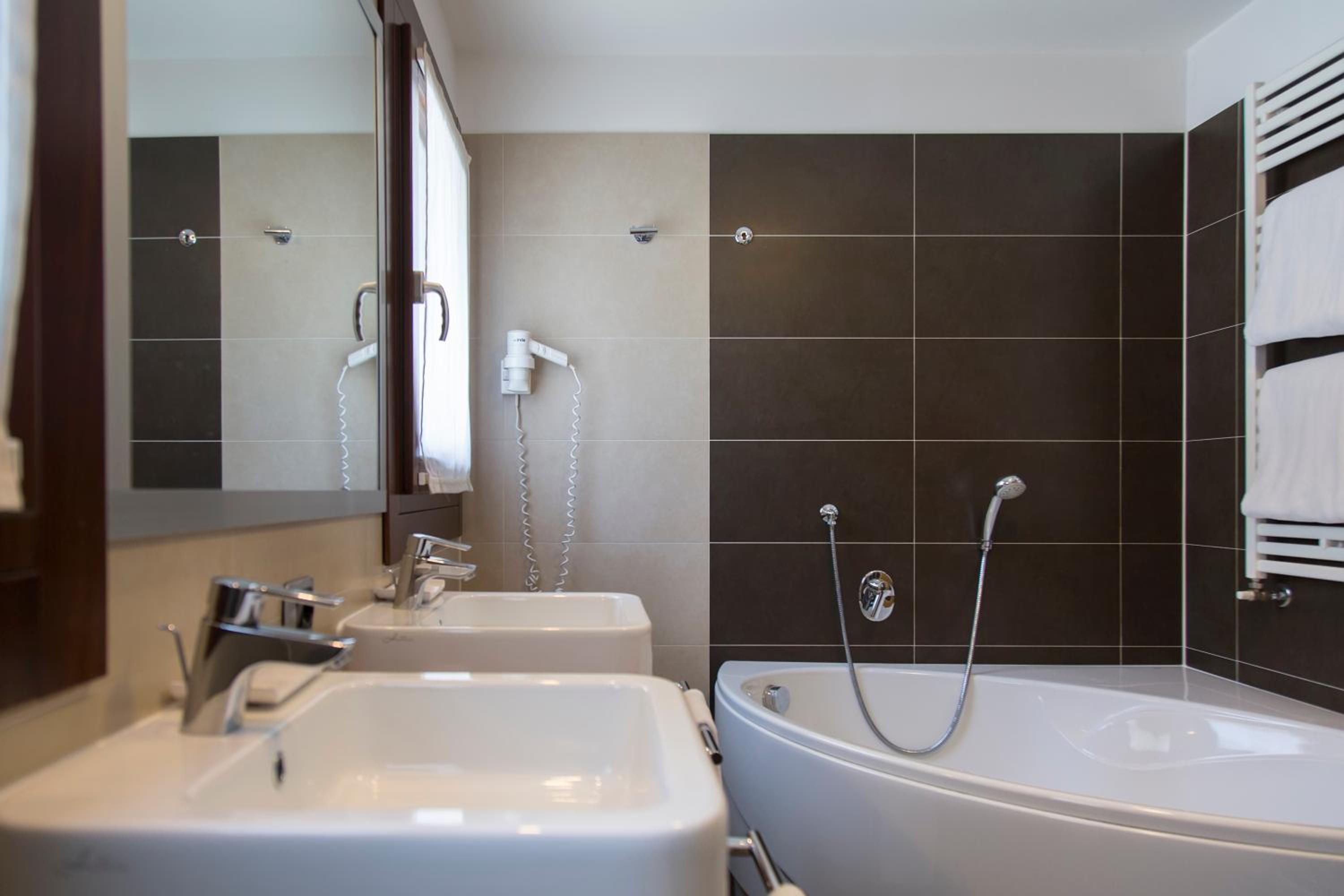 Junior Suite with Balcony photo 3