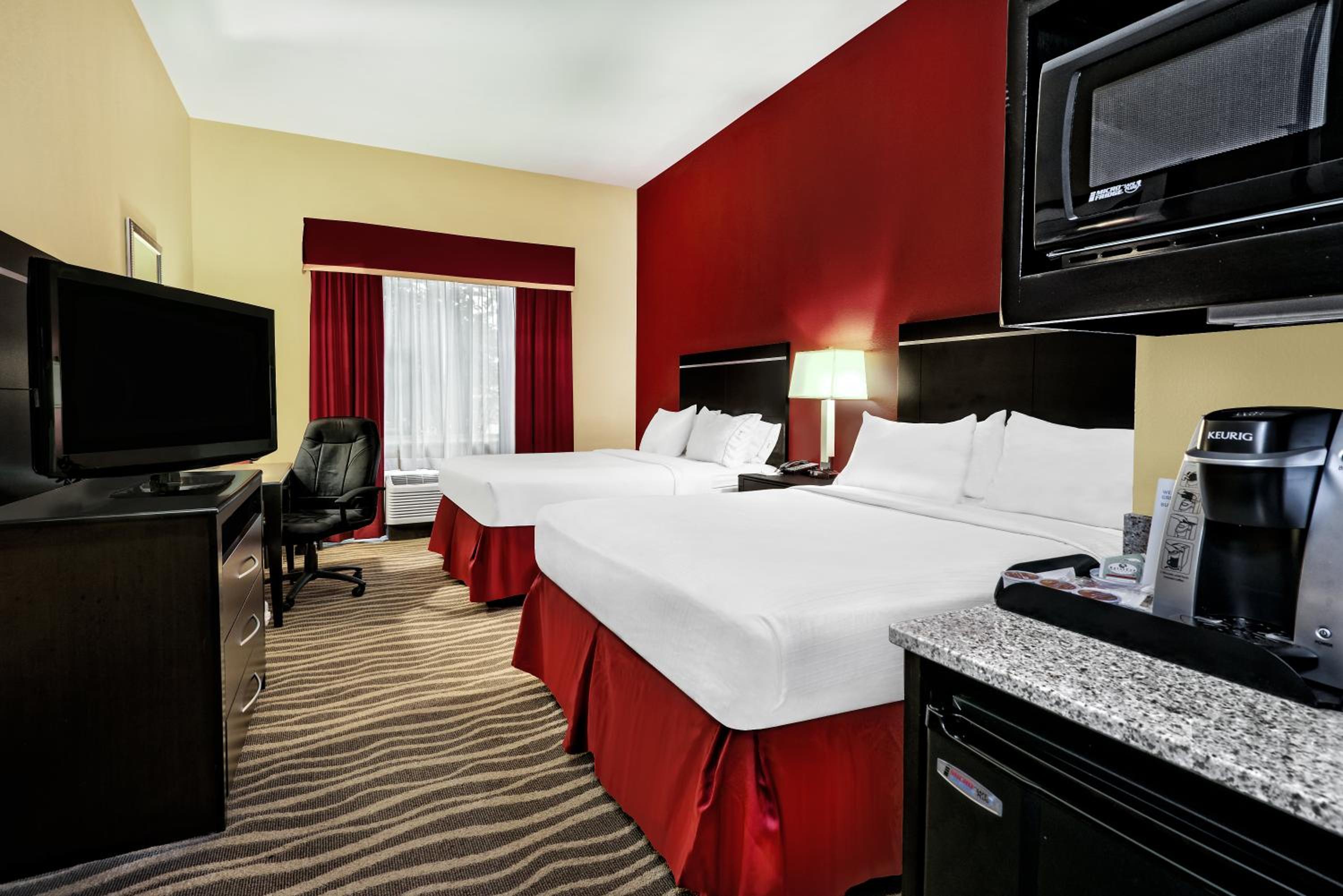 Queen Room with Two Queen Beds - Photo 1
